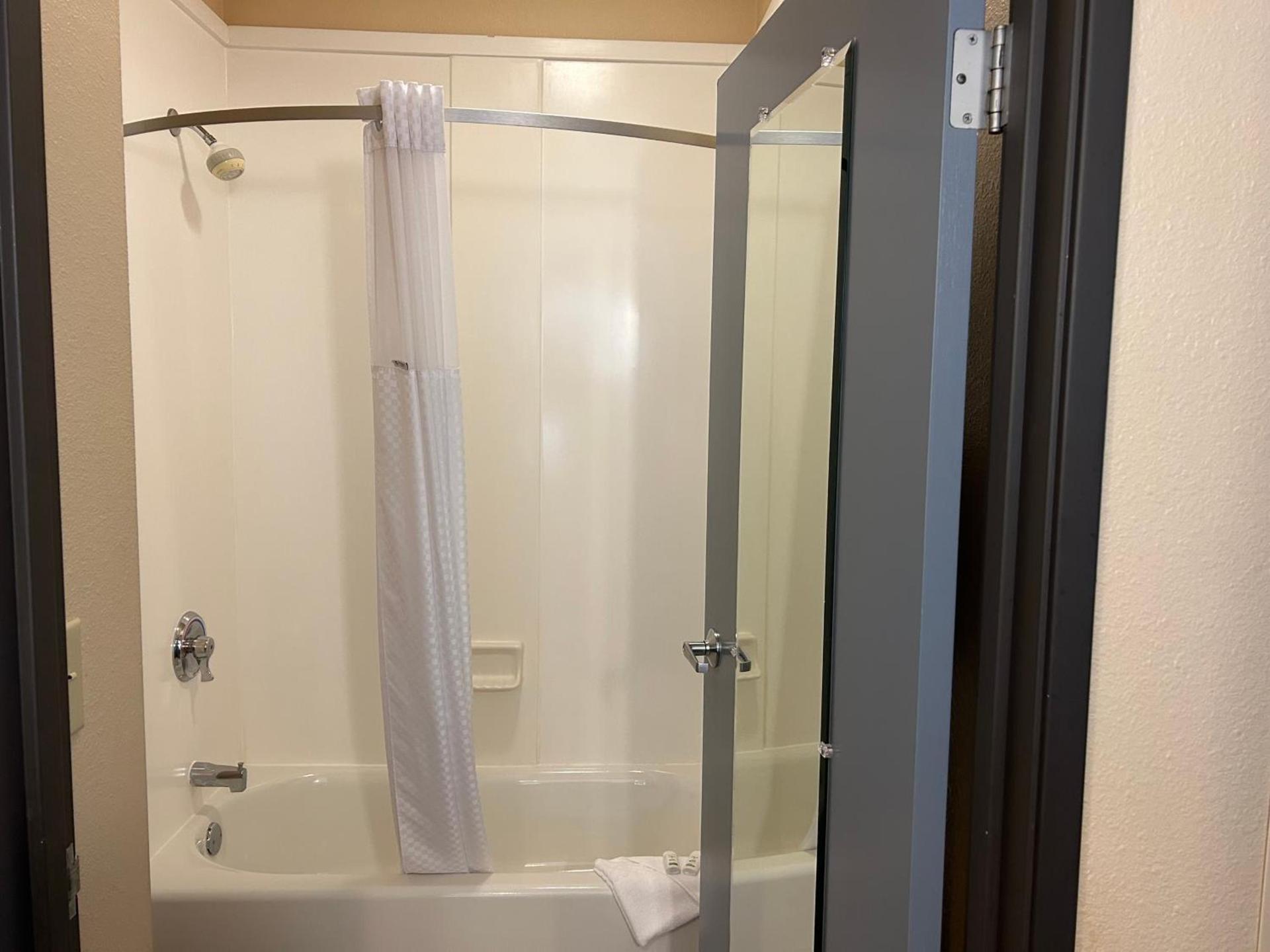 Baymont by Wyndham Ft. Leonard/Saint Robert photo 43