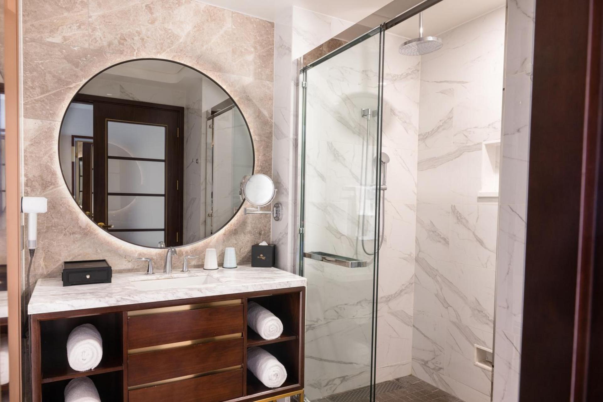 Blossom Hotel Houston, Curio Collection by Hilton photo 44