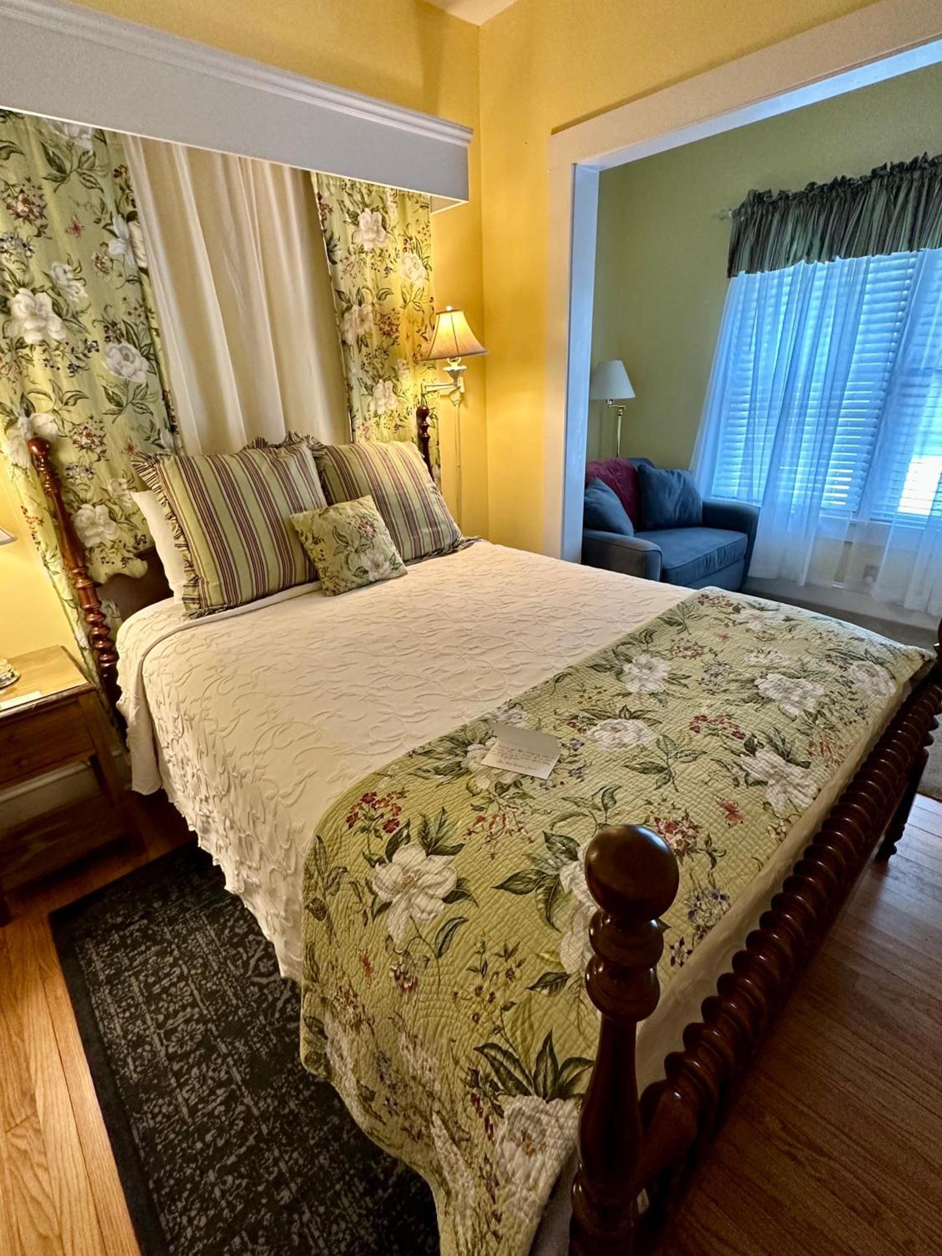 Red Rocker Inn photo 3