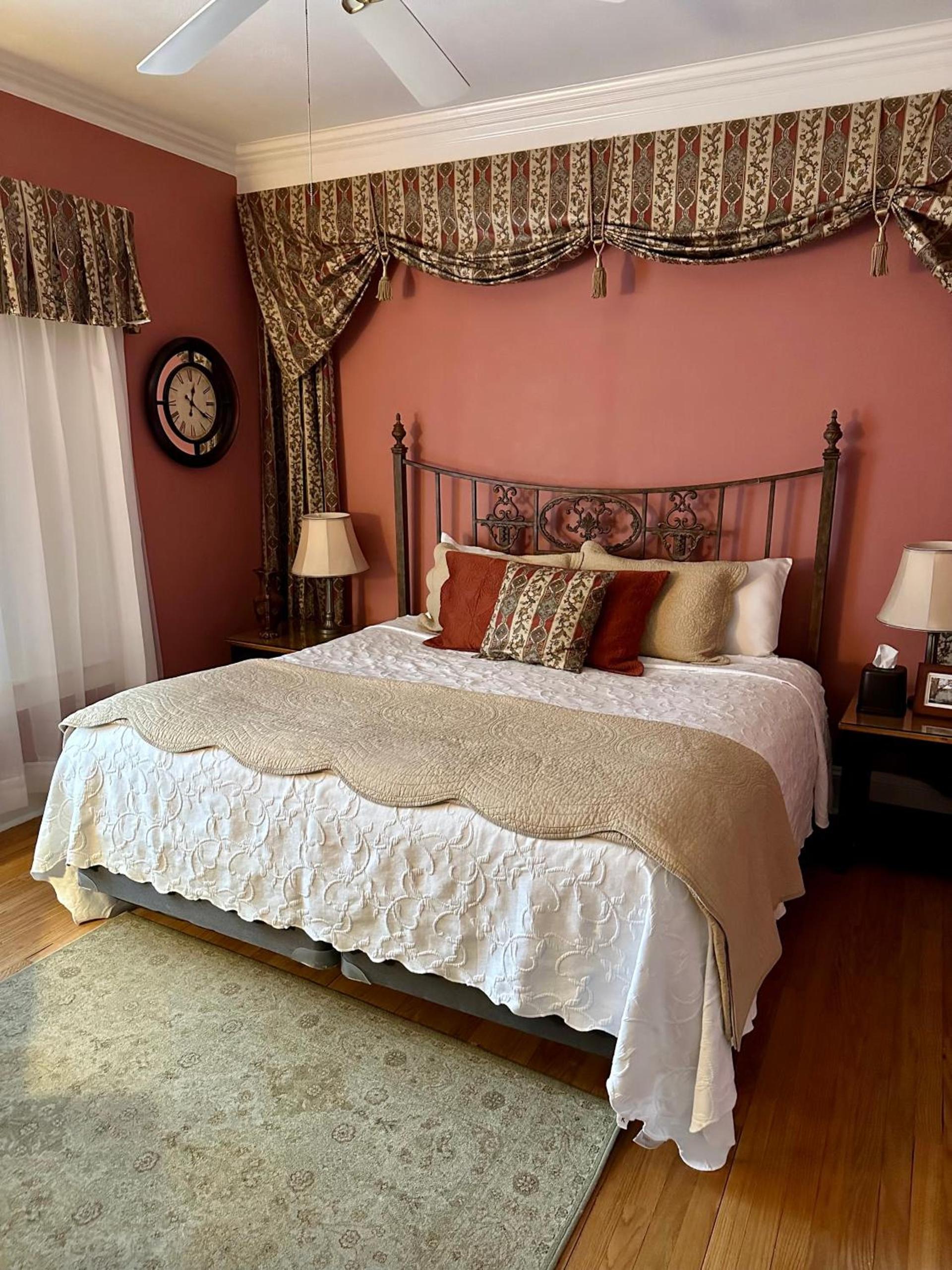 Red Rocker Inn photo 6