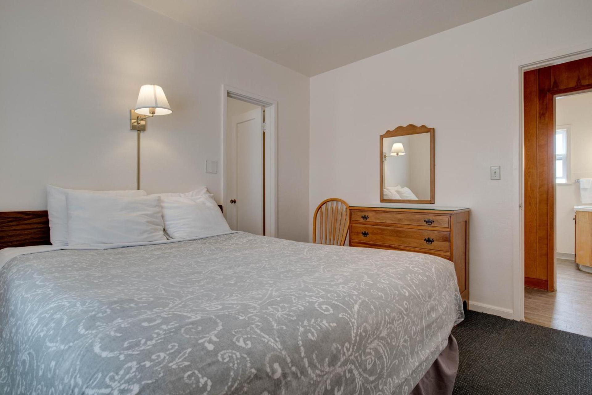 Ester Lee Oceanview Inn photo 7