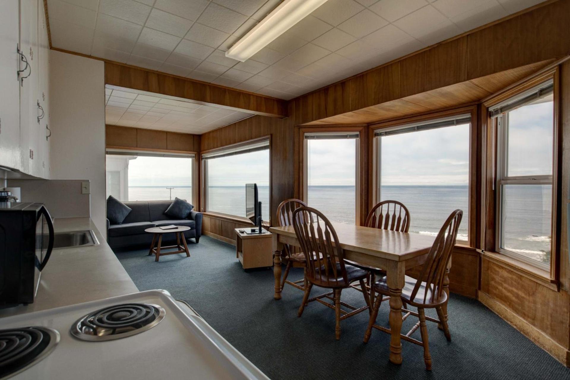 Ester Lee Oceanview Inn photo 11