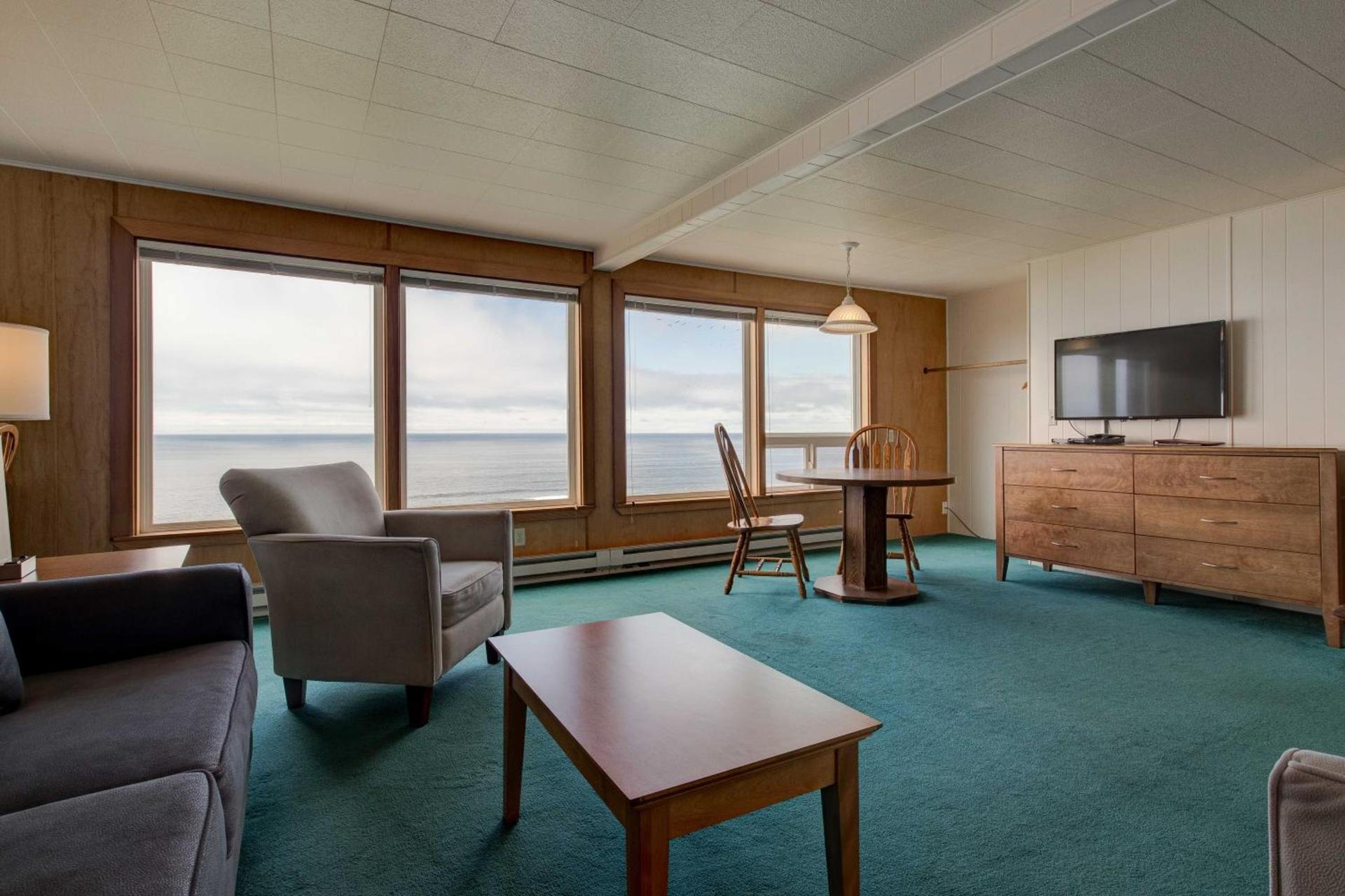 Ester Lee Oceanview Inn photo 10