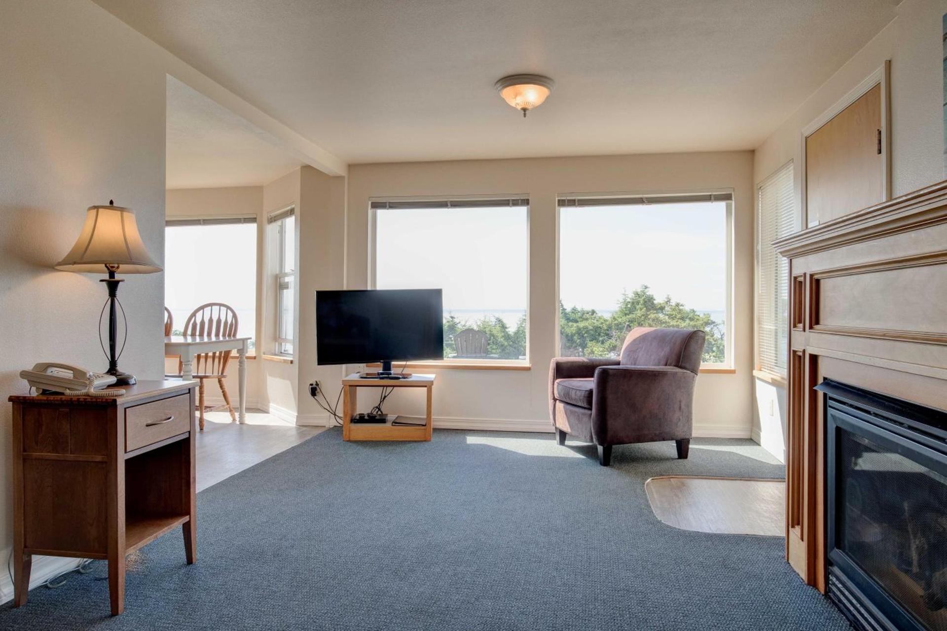 Ester Lee Oceanview Inn photo 24