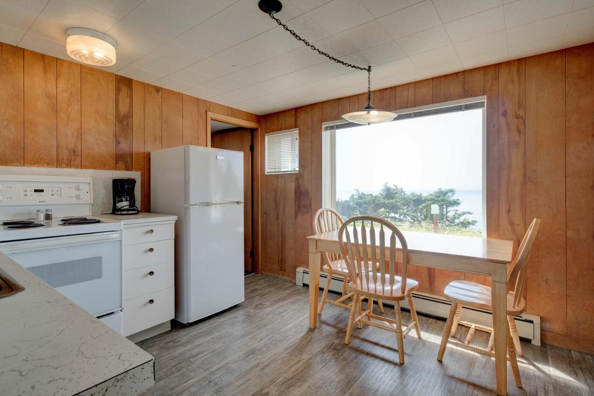 Ester Lee Oceanview Inn photo 26