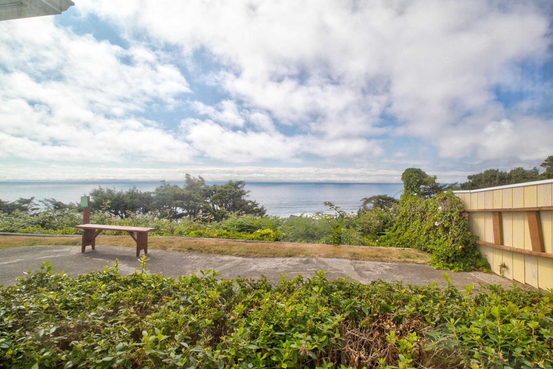 Ester Lee Oceanview Inn photo 25