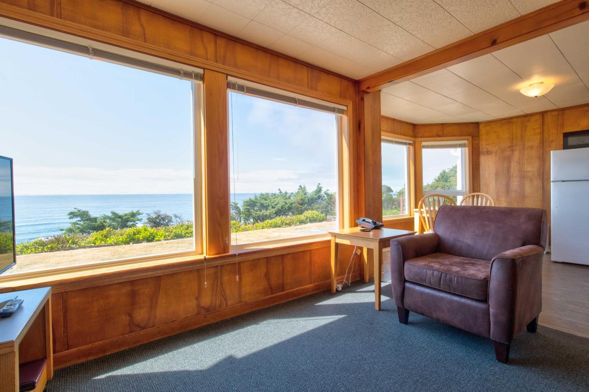 Ester Lee Oceanview Inn photo 37