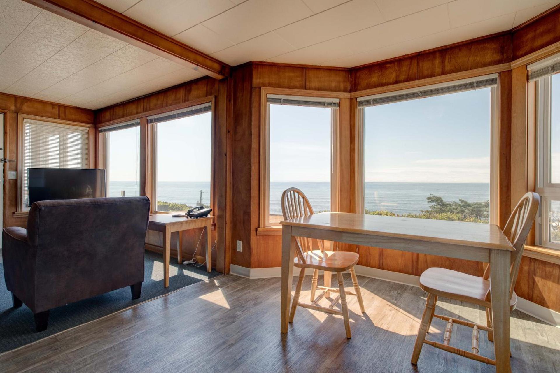 Ester Lee Oceanview Inn photo 36