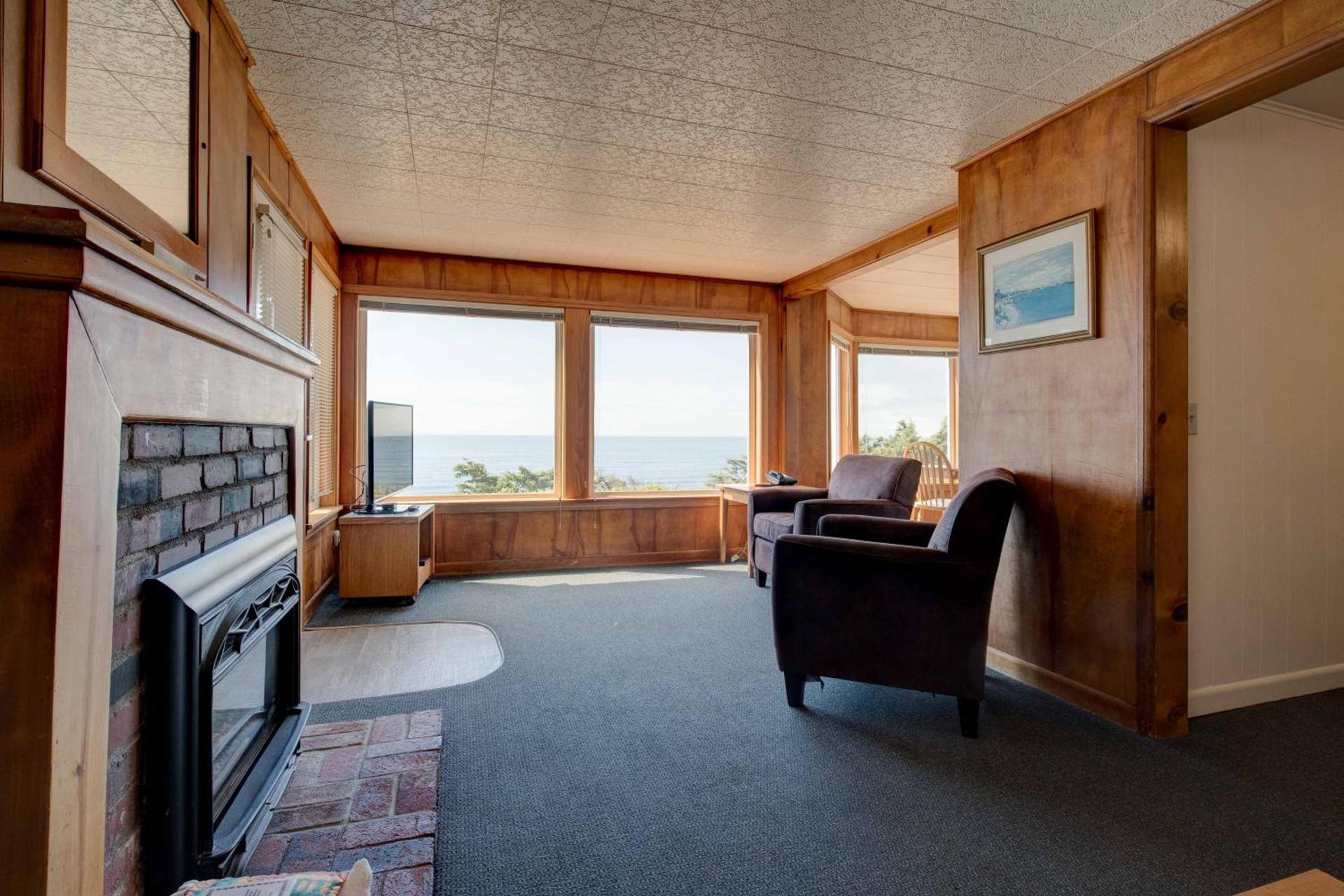 Ester Lee Oceanview Inn photo 33