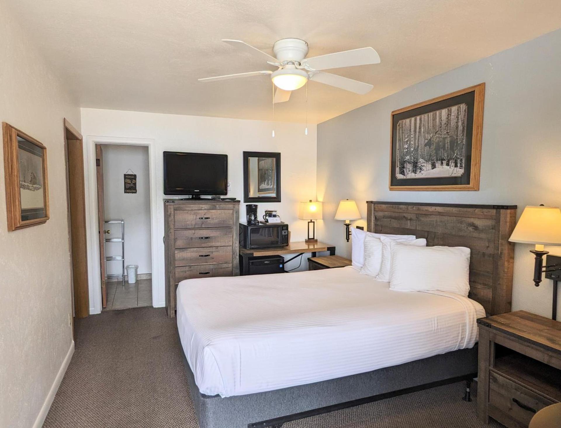 Western Riviera Lakeside Lodging photo 30