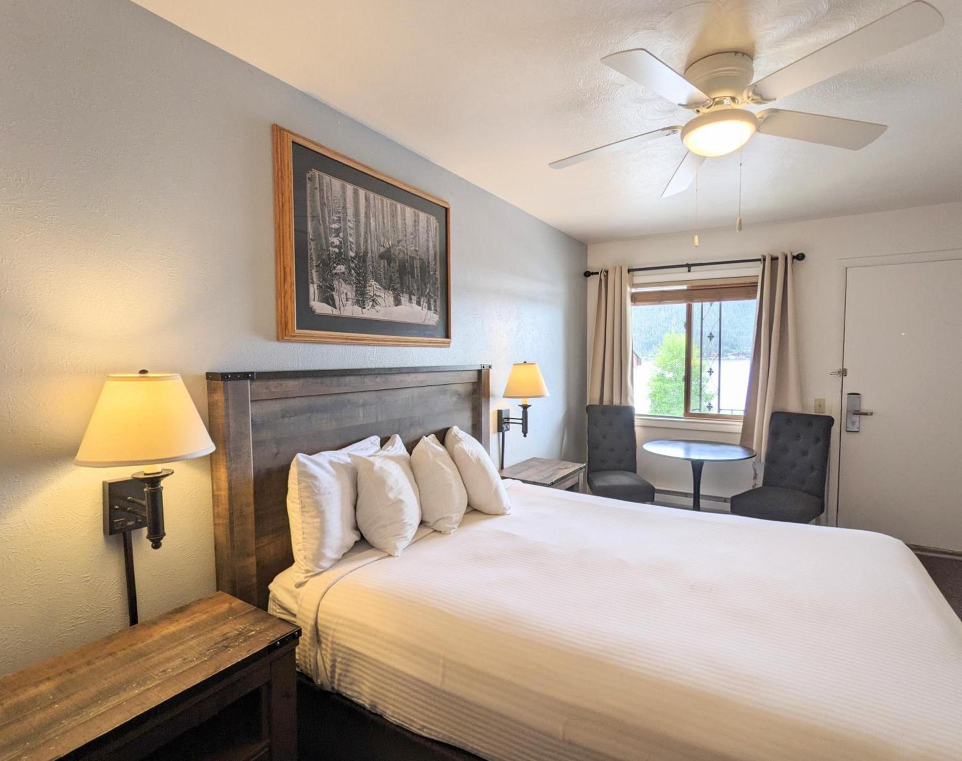 Western Riviera Lakeside Lodging photo 32