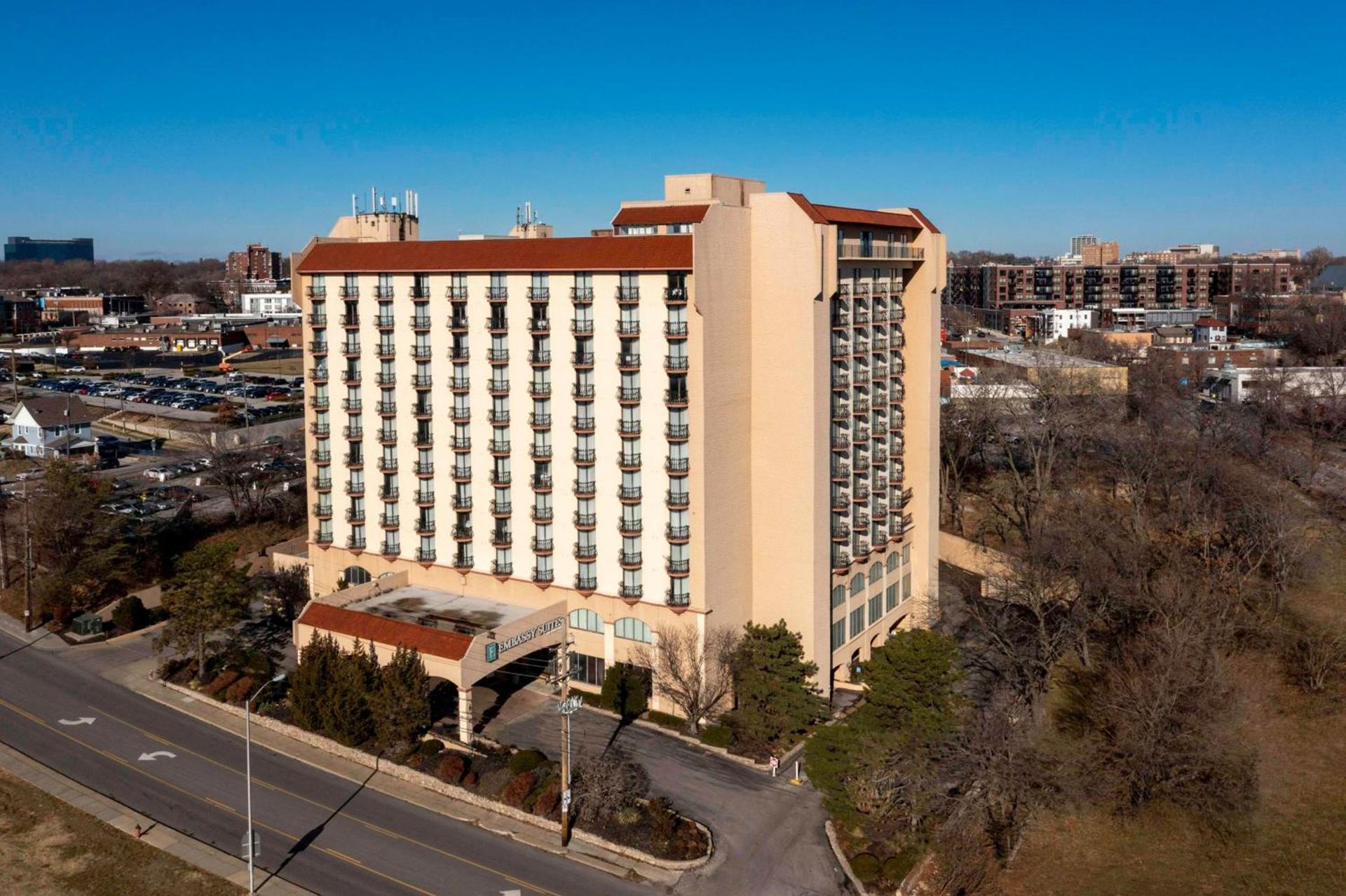 Embassy Suites by Hilton Kansas City Plaza photo 2