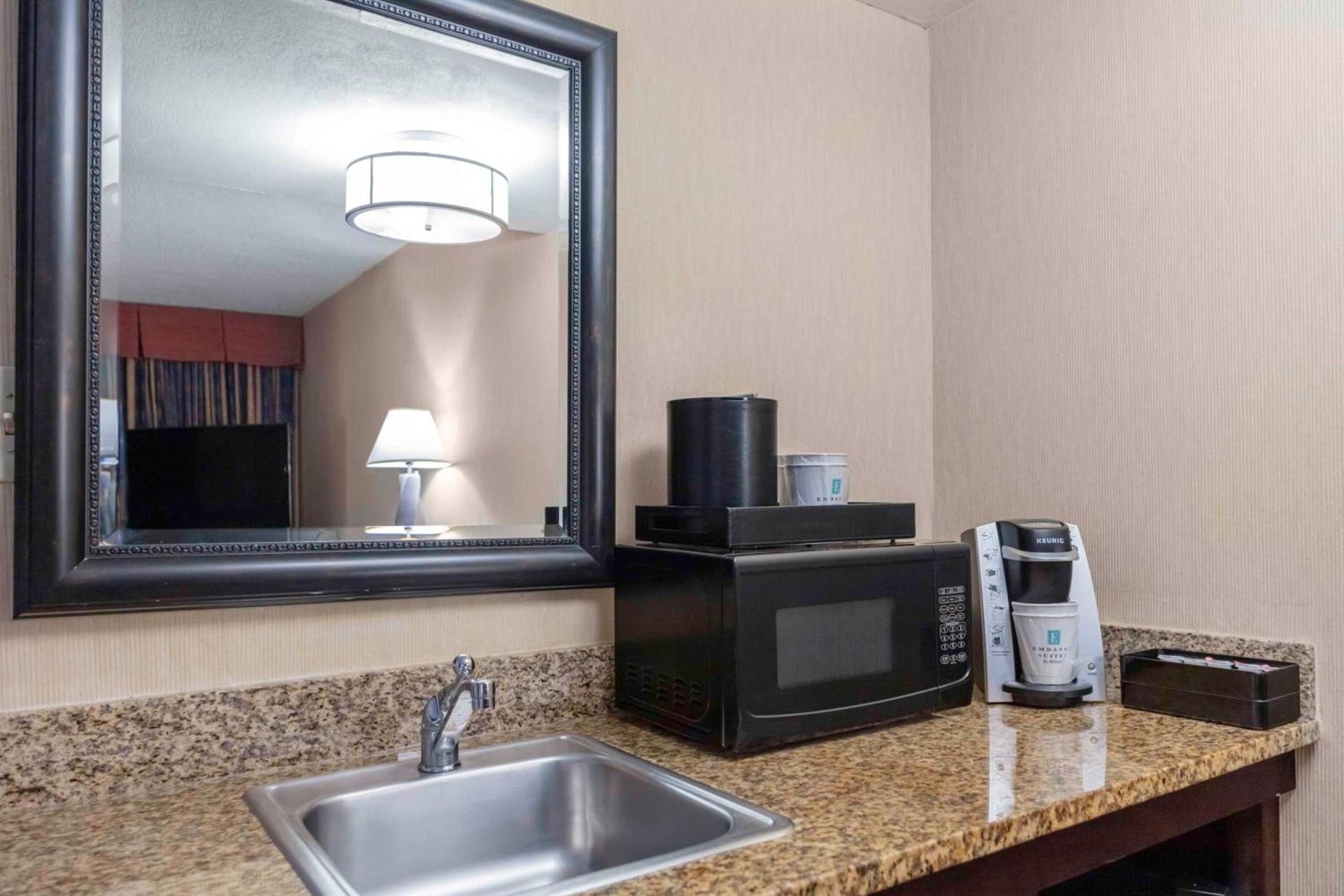 Embassy Suites by Hilton Kansas City Plaza photo 17