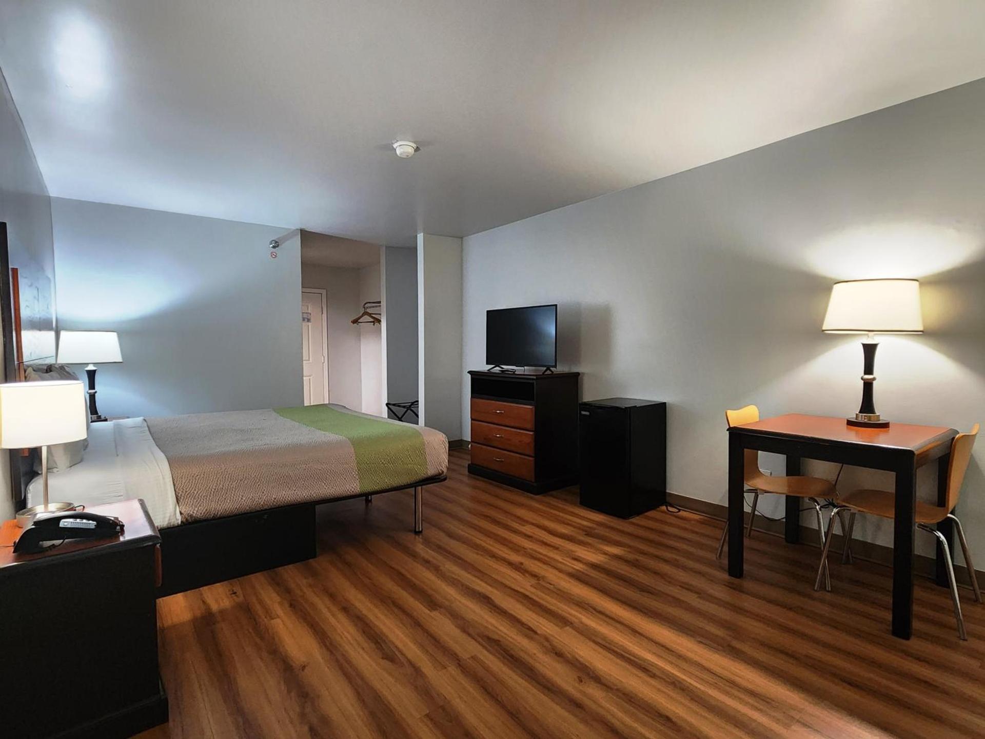 Motel 6-Ennis, TX photo 34