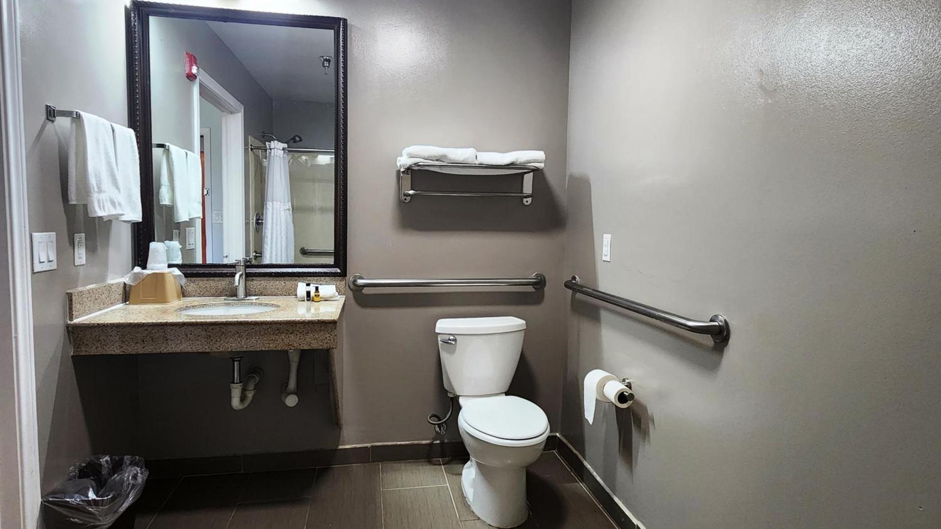 Motel 6-Ennis, TX photo 40