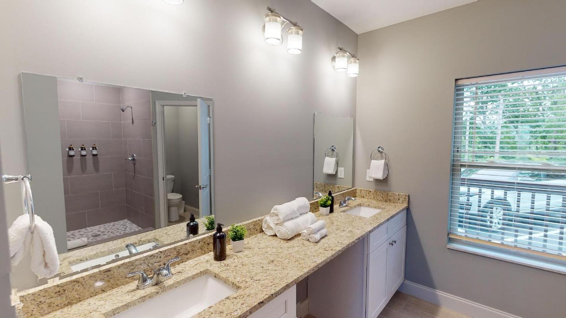 Viewpoint Condominiums photo 49