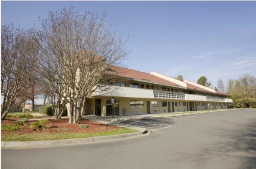 Days Inn by Wyndham Charlotte University photo 1