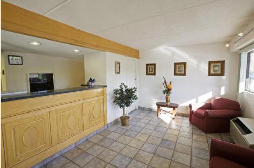 Days Inn by Wyndham Charlotte University photo 15