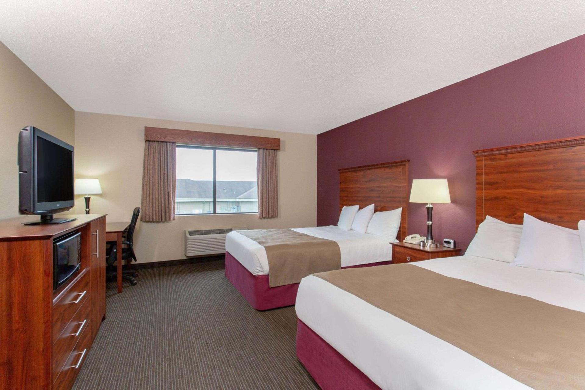 AmericInn by Wyndham New London photo 11
