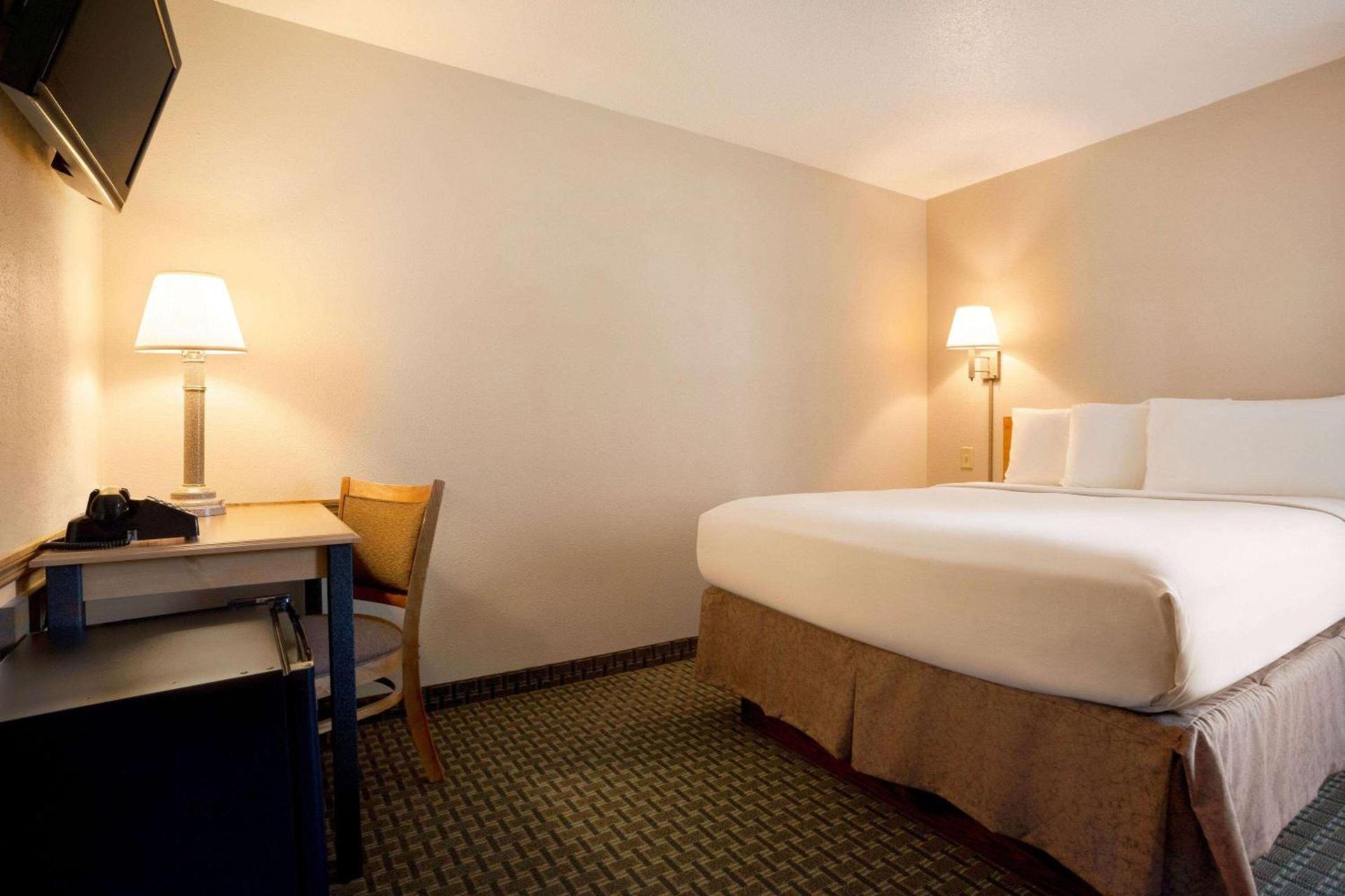 Travelodge by Wyndham Edgemont photo 6