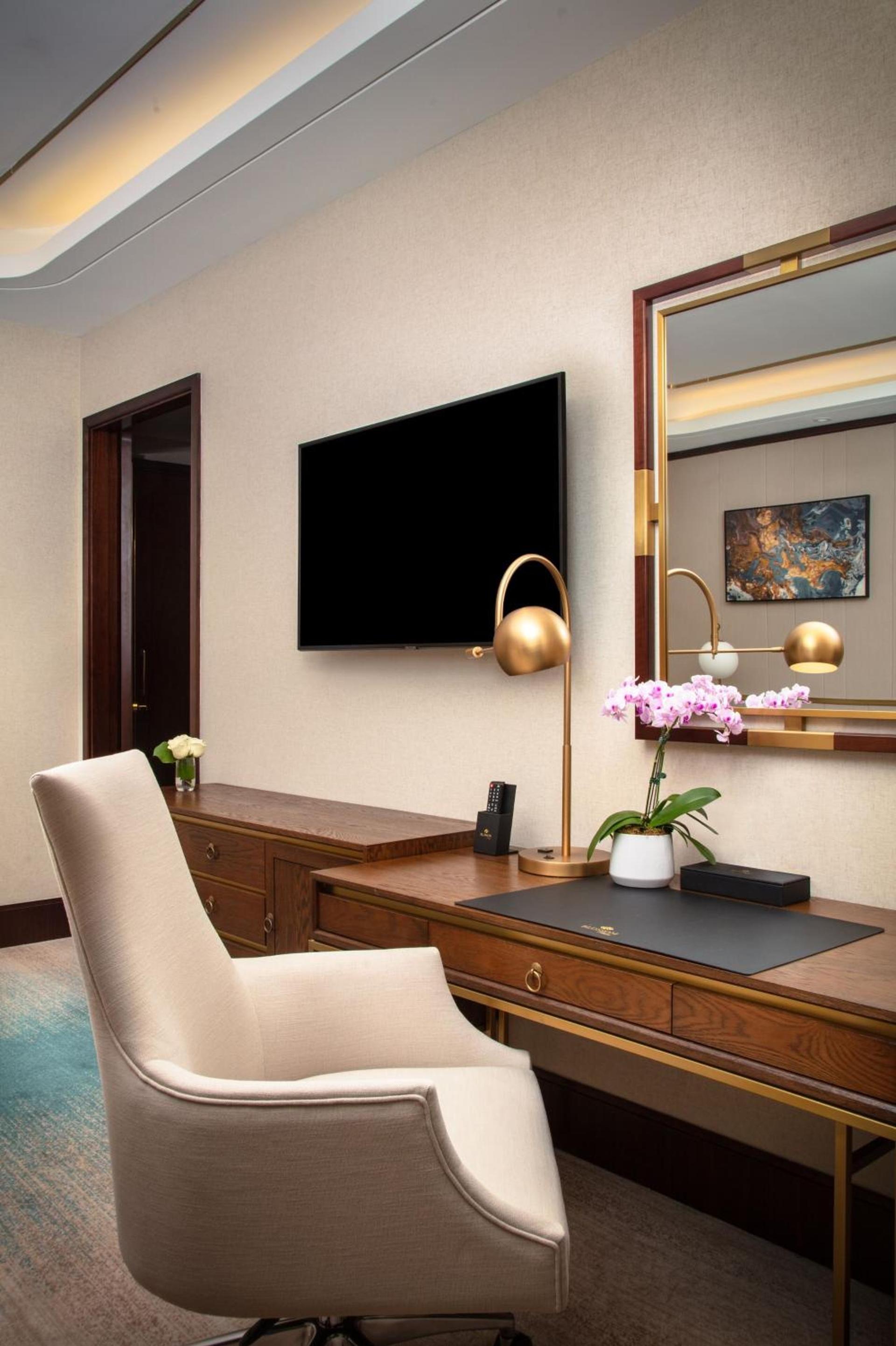 Blossom Hotel Houston, Curio Collection by Hilton photo 46