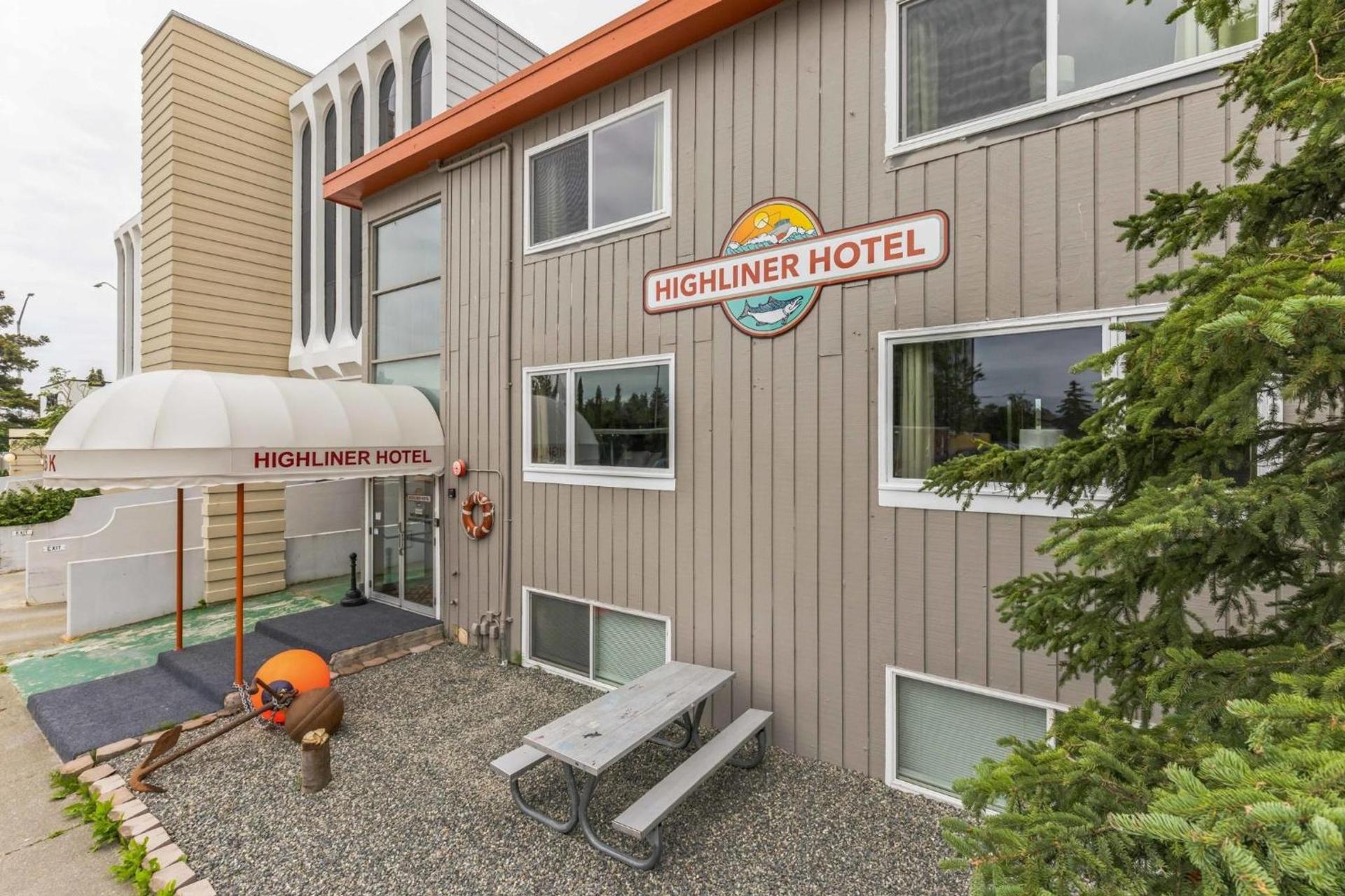 Highliner Hotel - Queen Suites photo 9