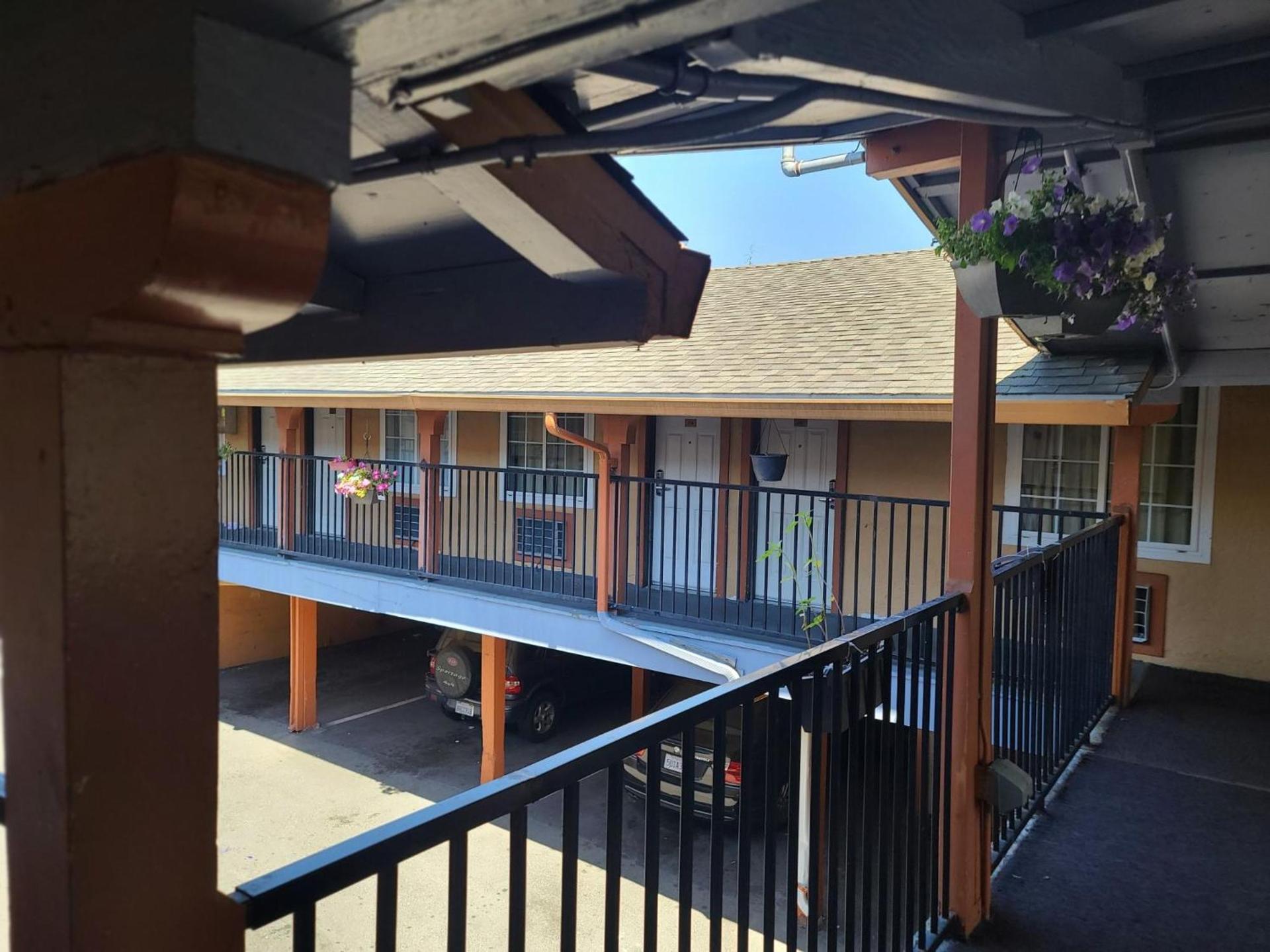 Nights Inn Motel photo 26