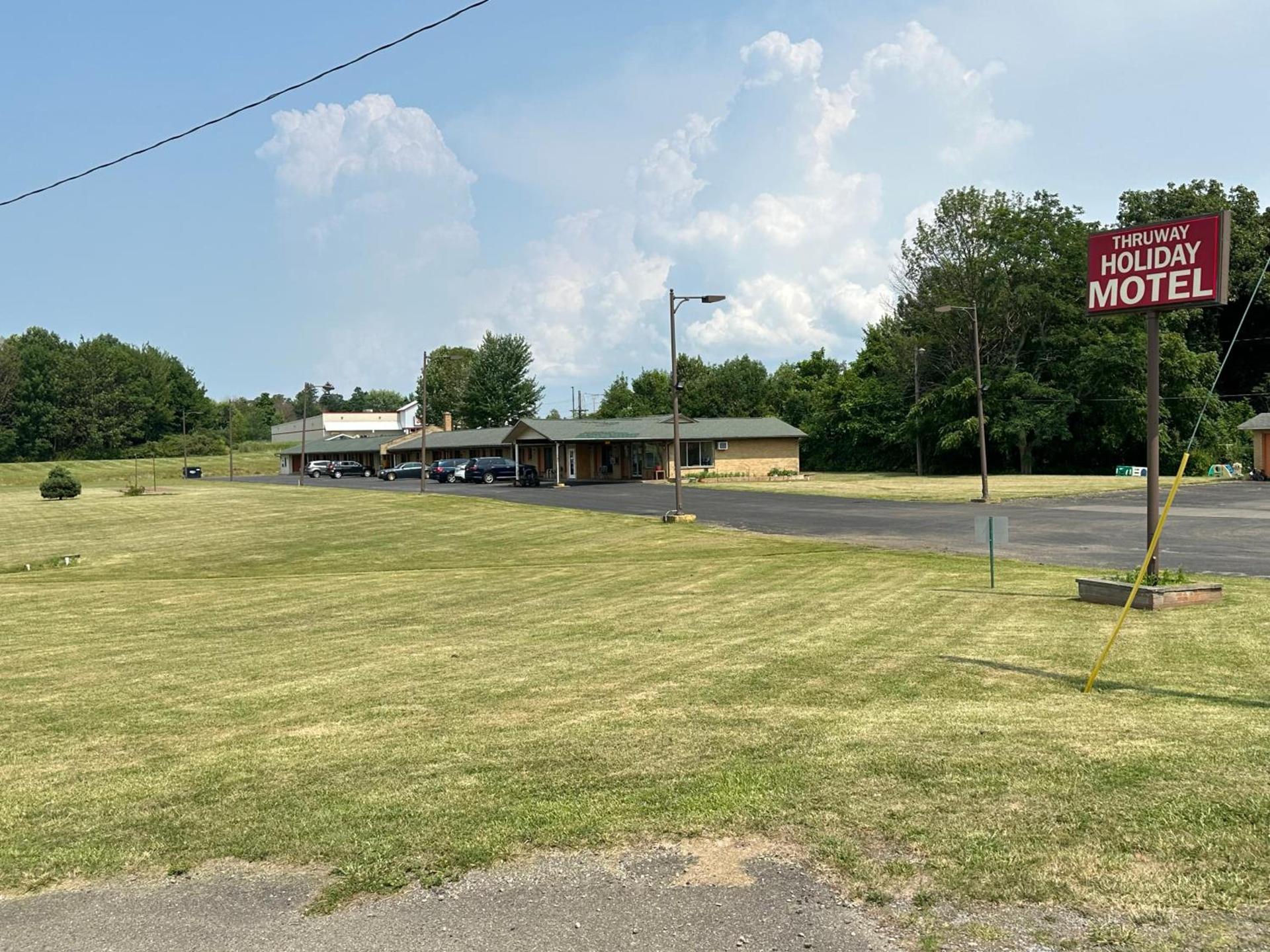 Thruway Holiday Motel photo 3