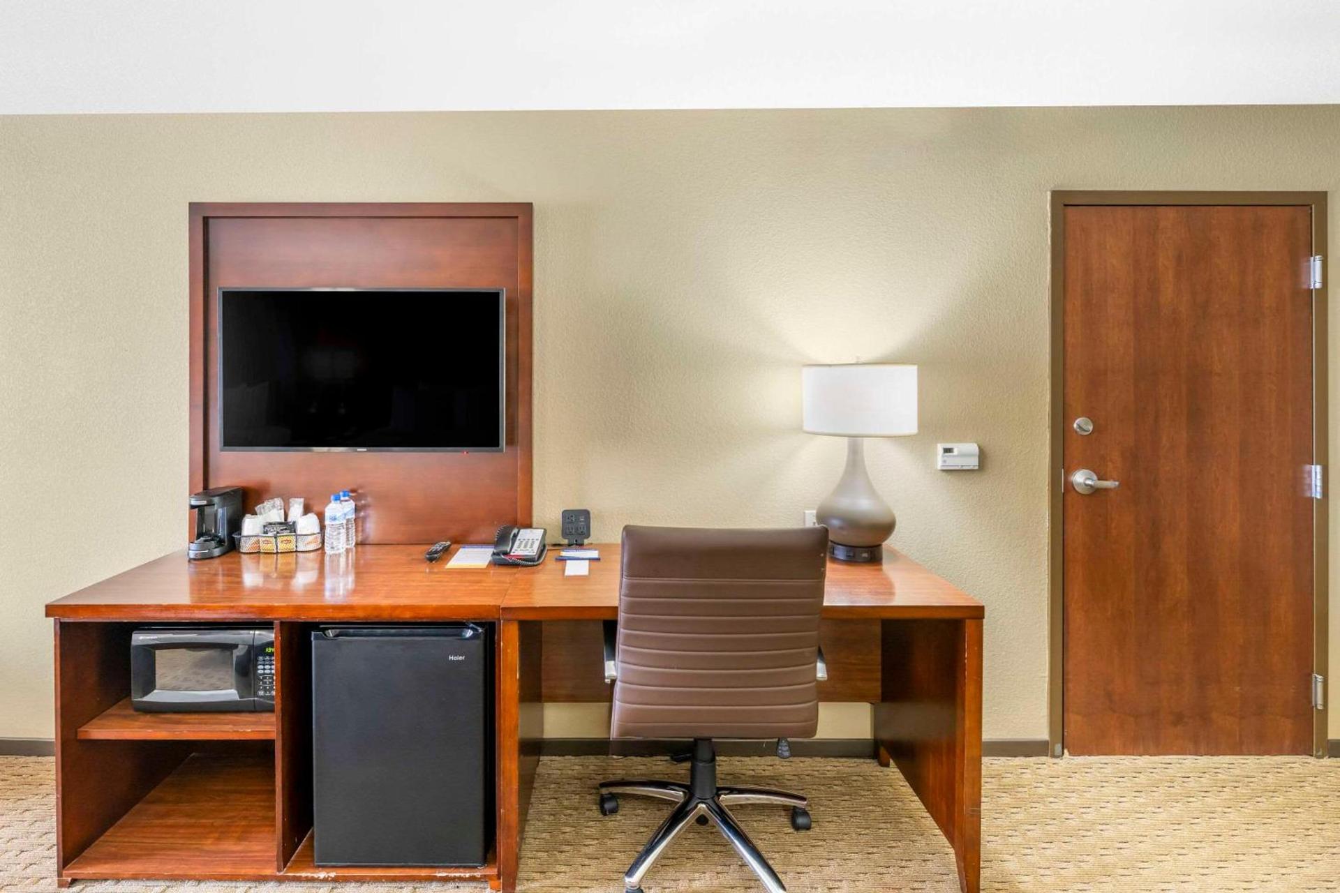 Comfort Suites Carlsbad photo 13