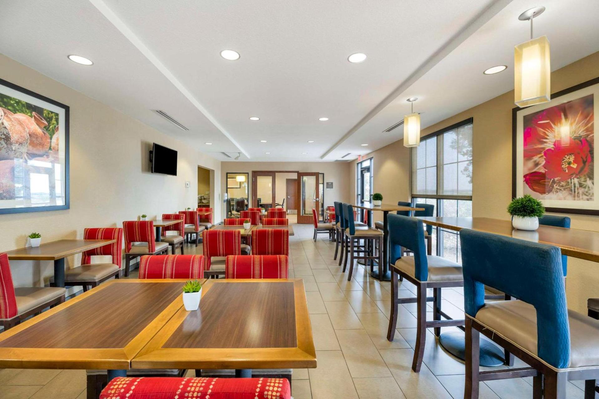Comfort Suites Carlsbad photo 28
