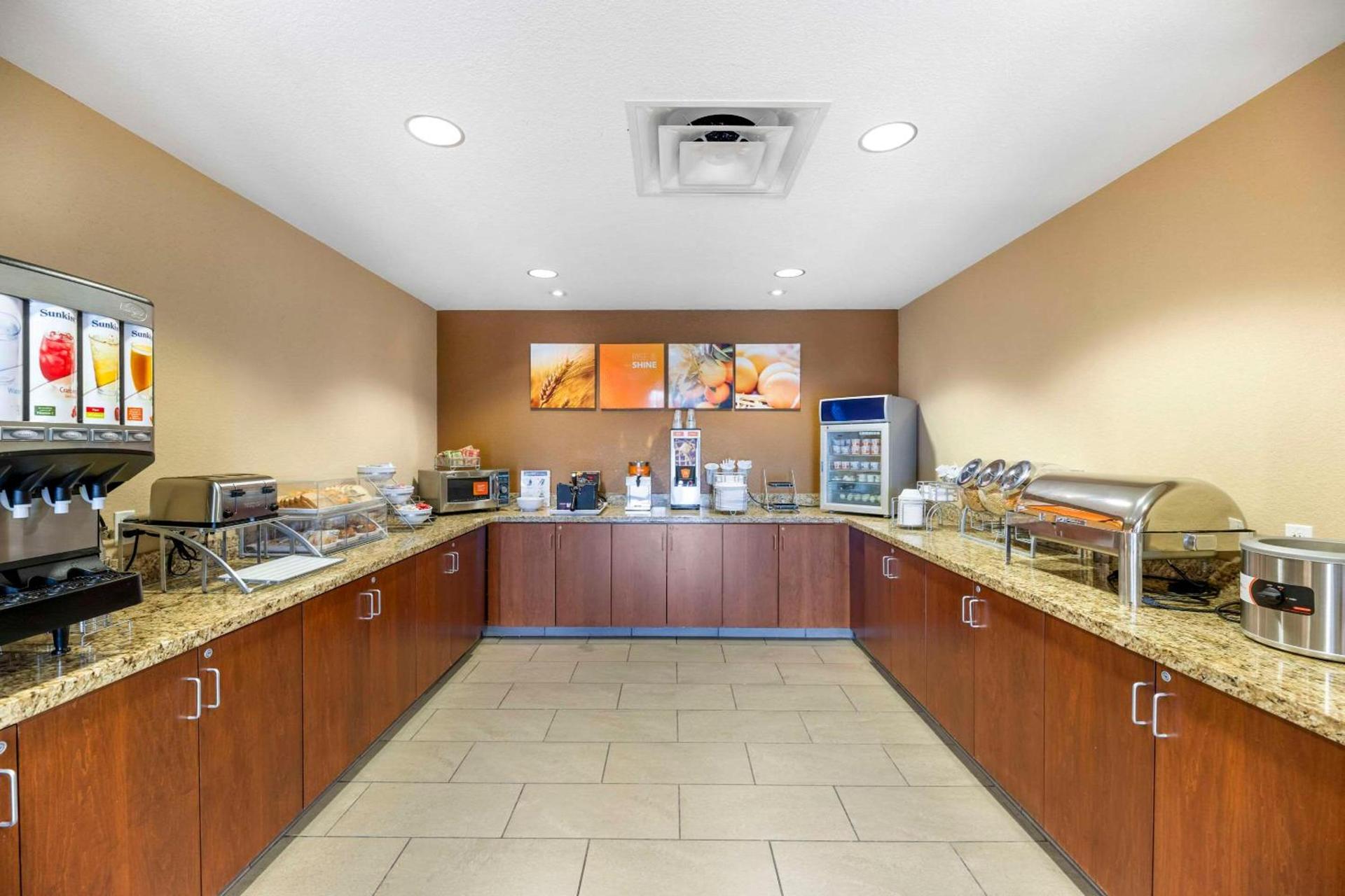 Comfort Suites Carlsbad photo 27