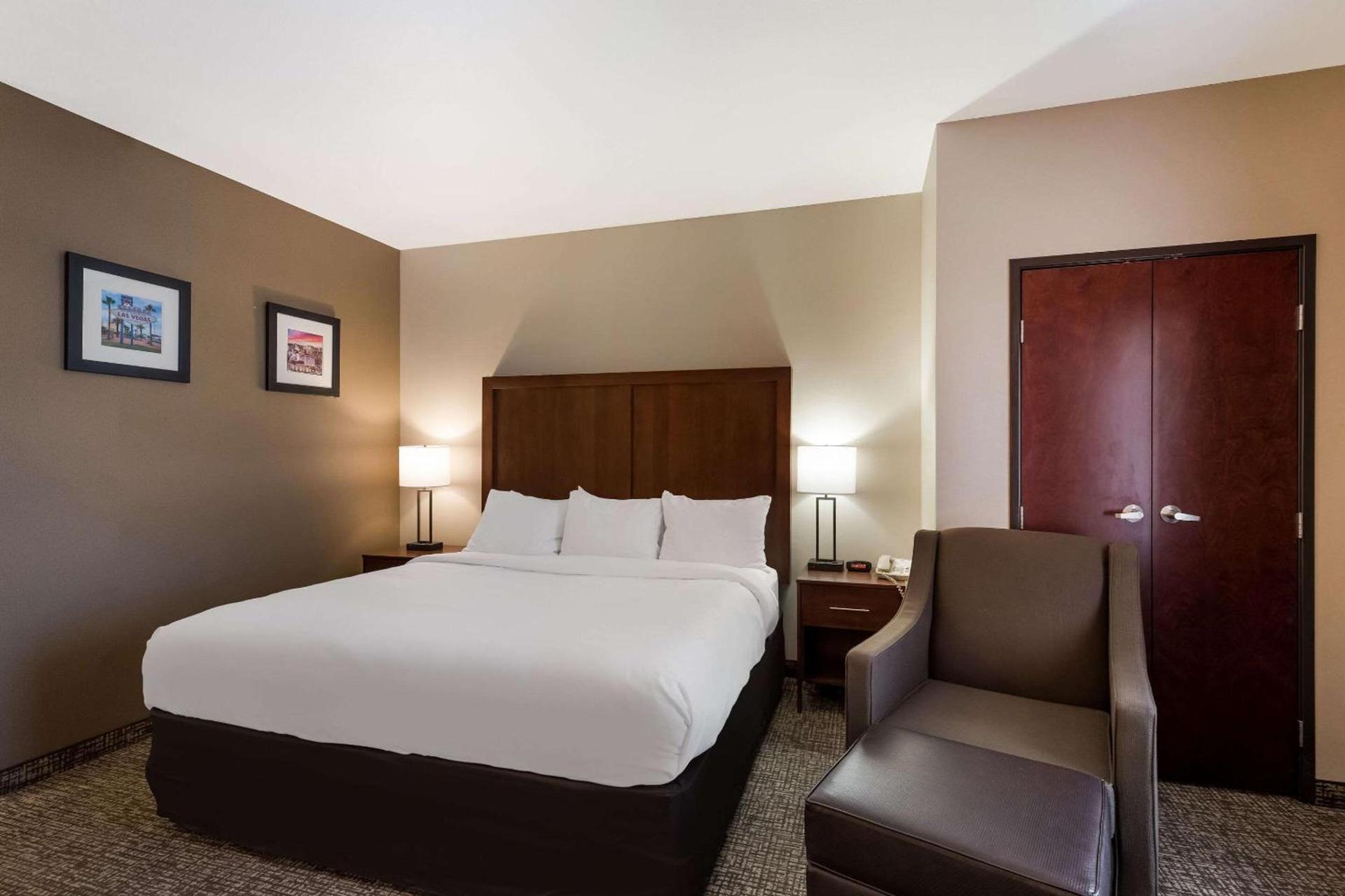 Comfort Inn & Suites Las Vegas - Nellis photo 12