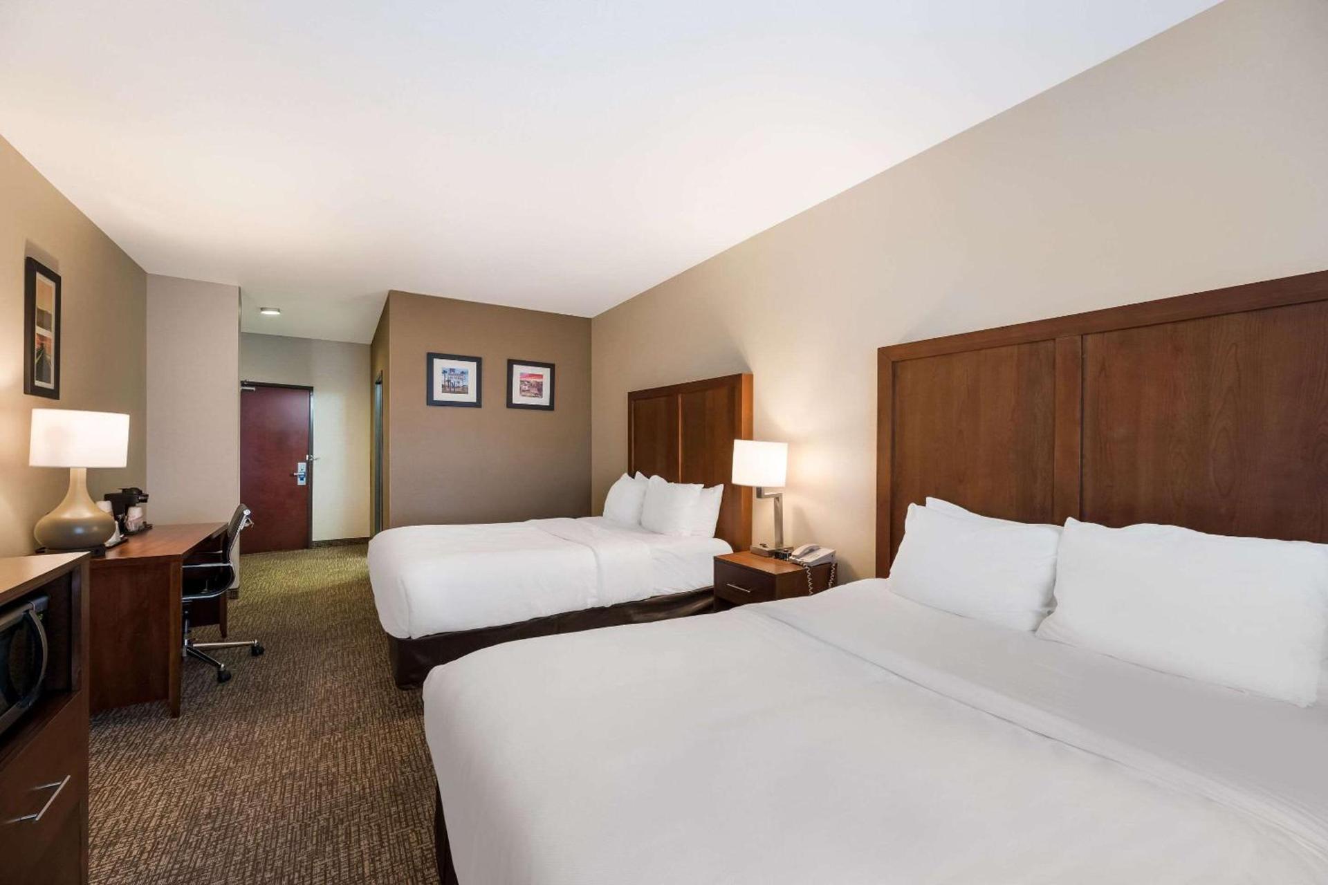 Comfort Inn & Suites Las Vegas - Nellis photo 2