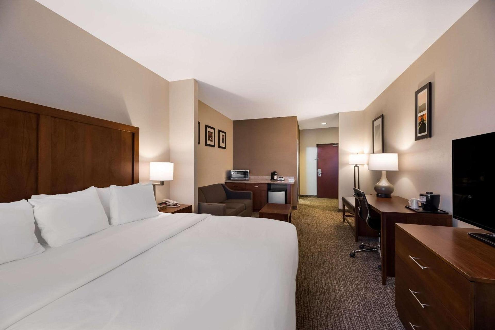 Comfort Inn & Suites Las Vegas - Nellis photo 28