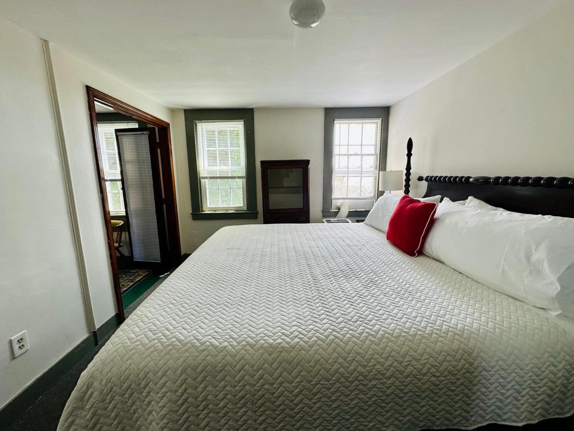 Gifford House photo 91
