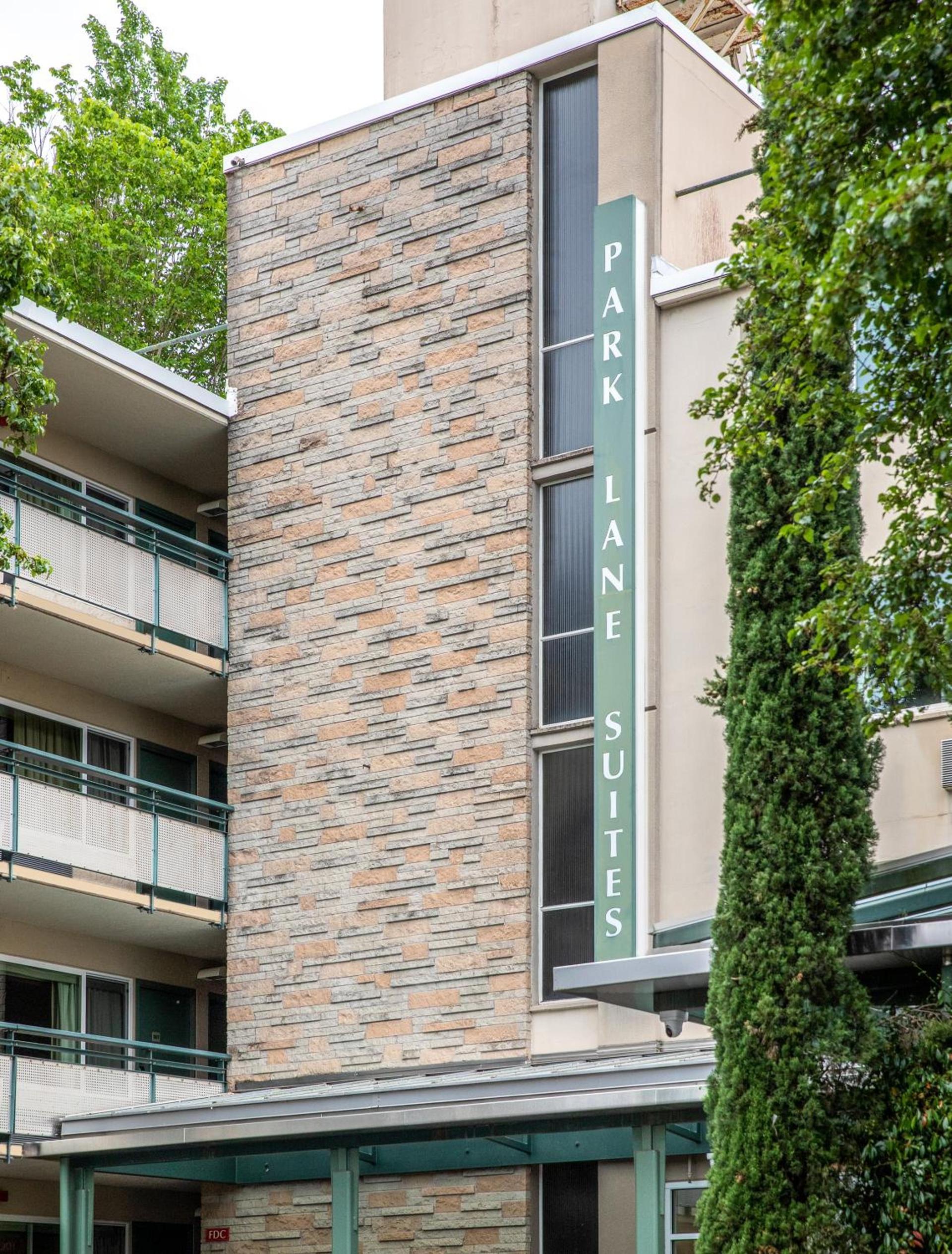 Park Lane Suites & Inn photo 4