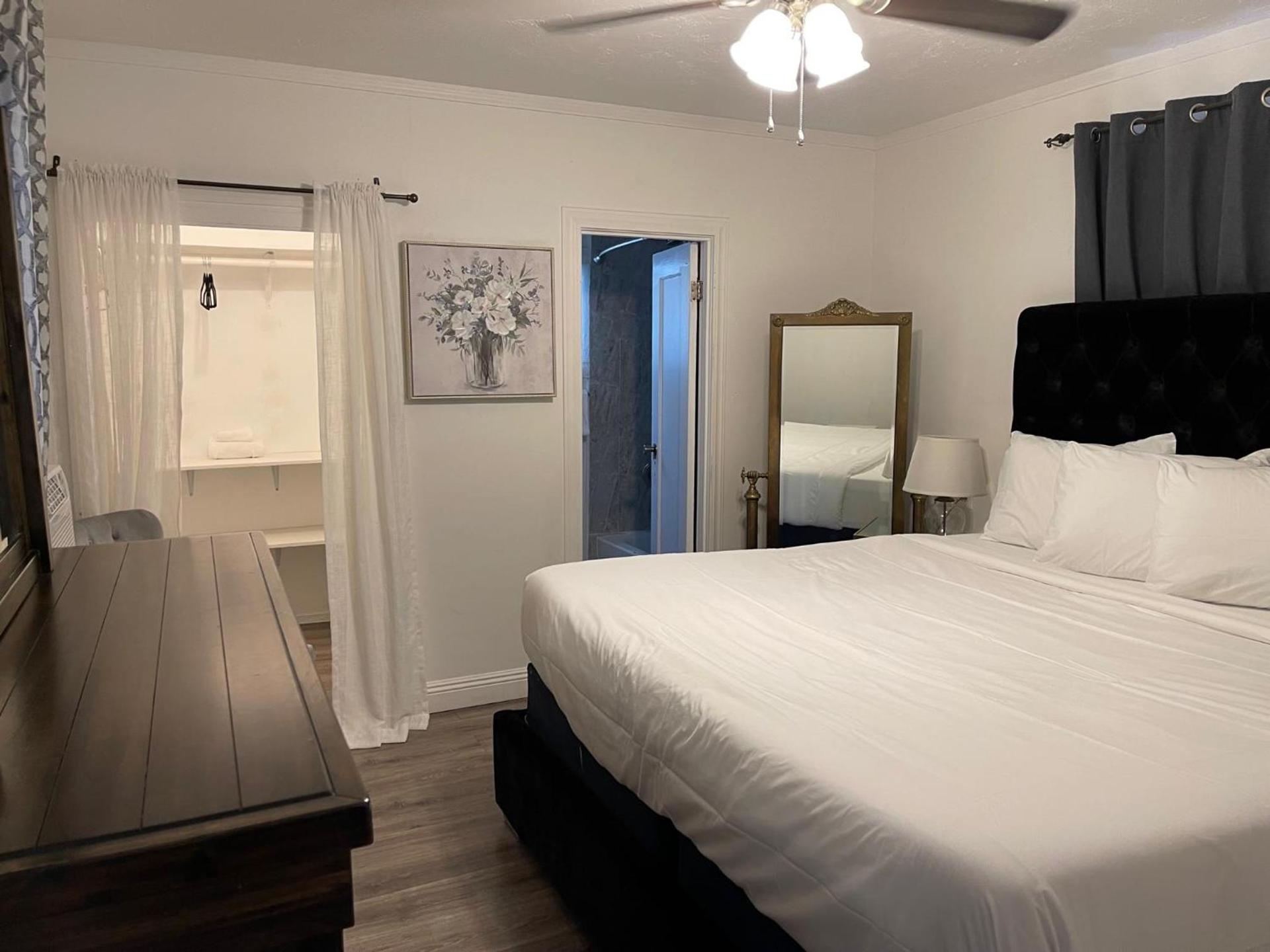 Americas Best Value Inn Royal Carriage photo 17