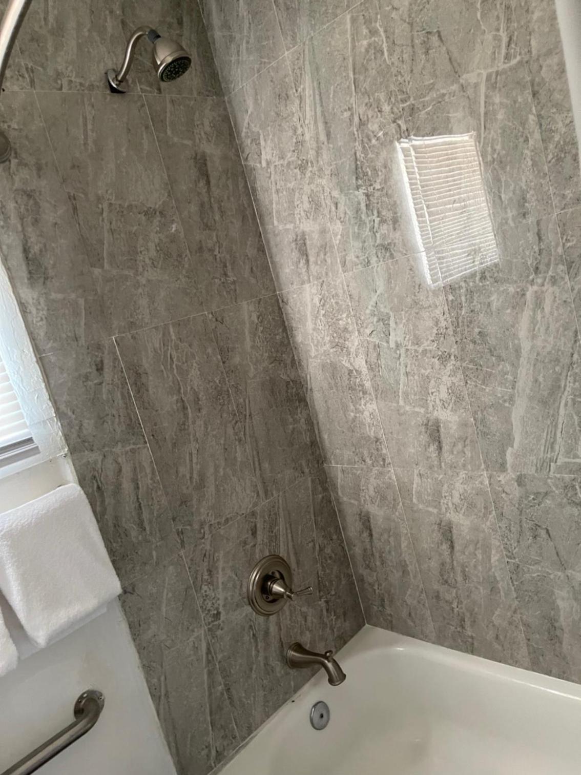 Americas Best Value Inn Royal Carriage photo 19