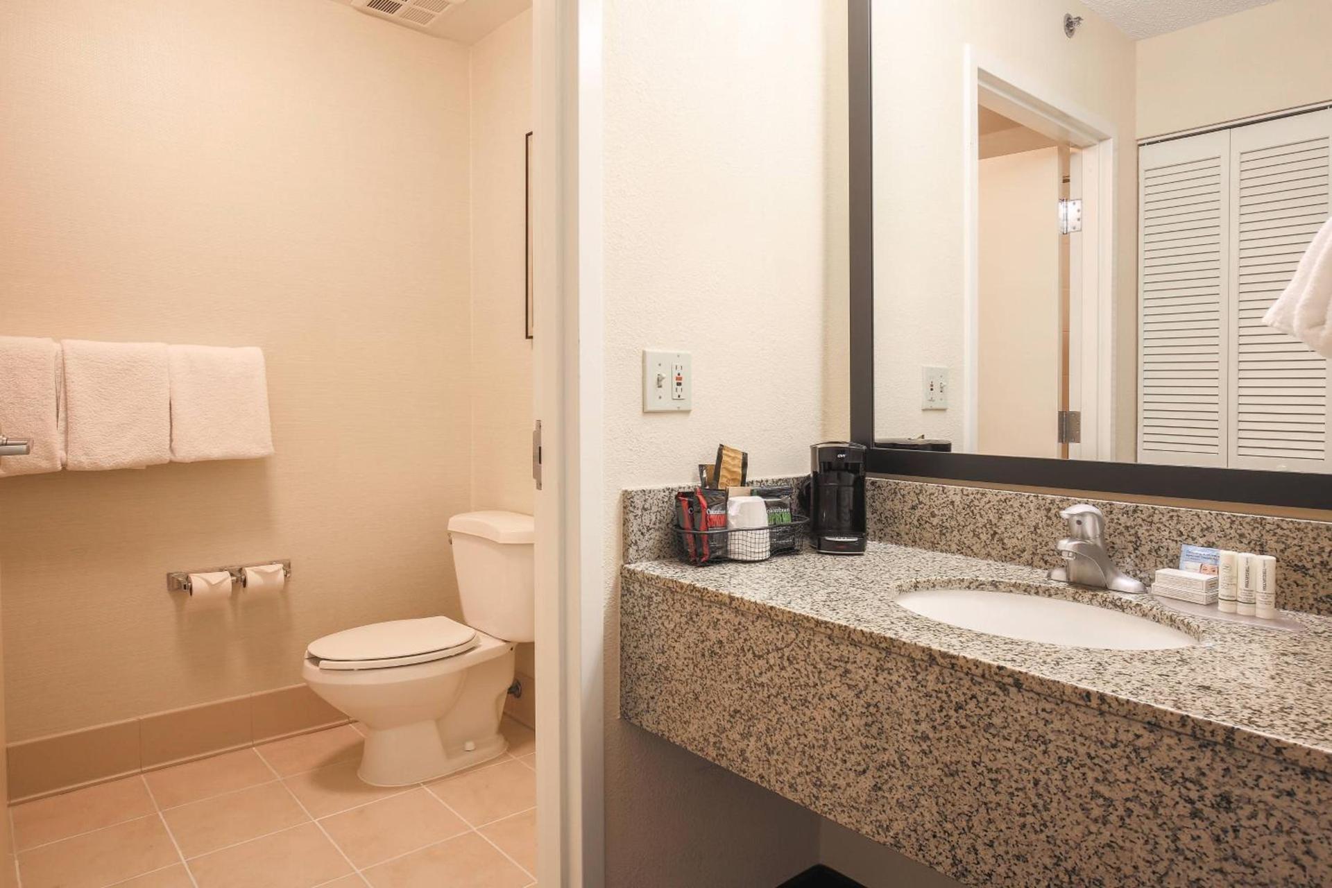 Courtyard by Marriott Flint Grand Blanc photo 14