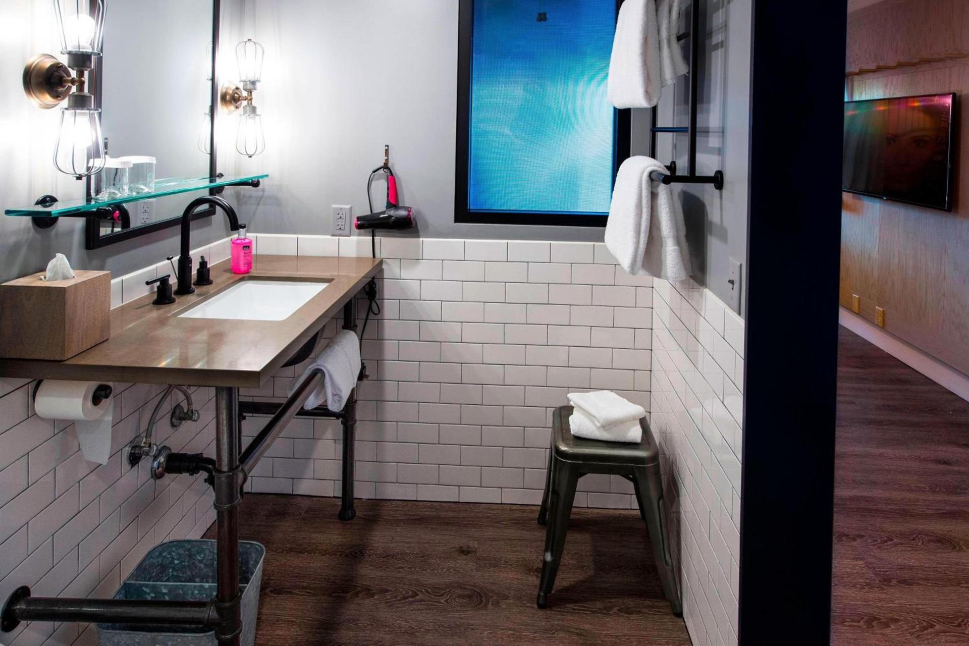 MOXY Phoenix Tempe/ASU Area photo 11