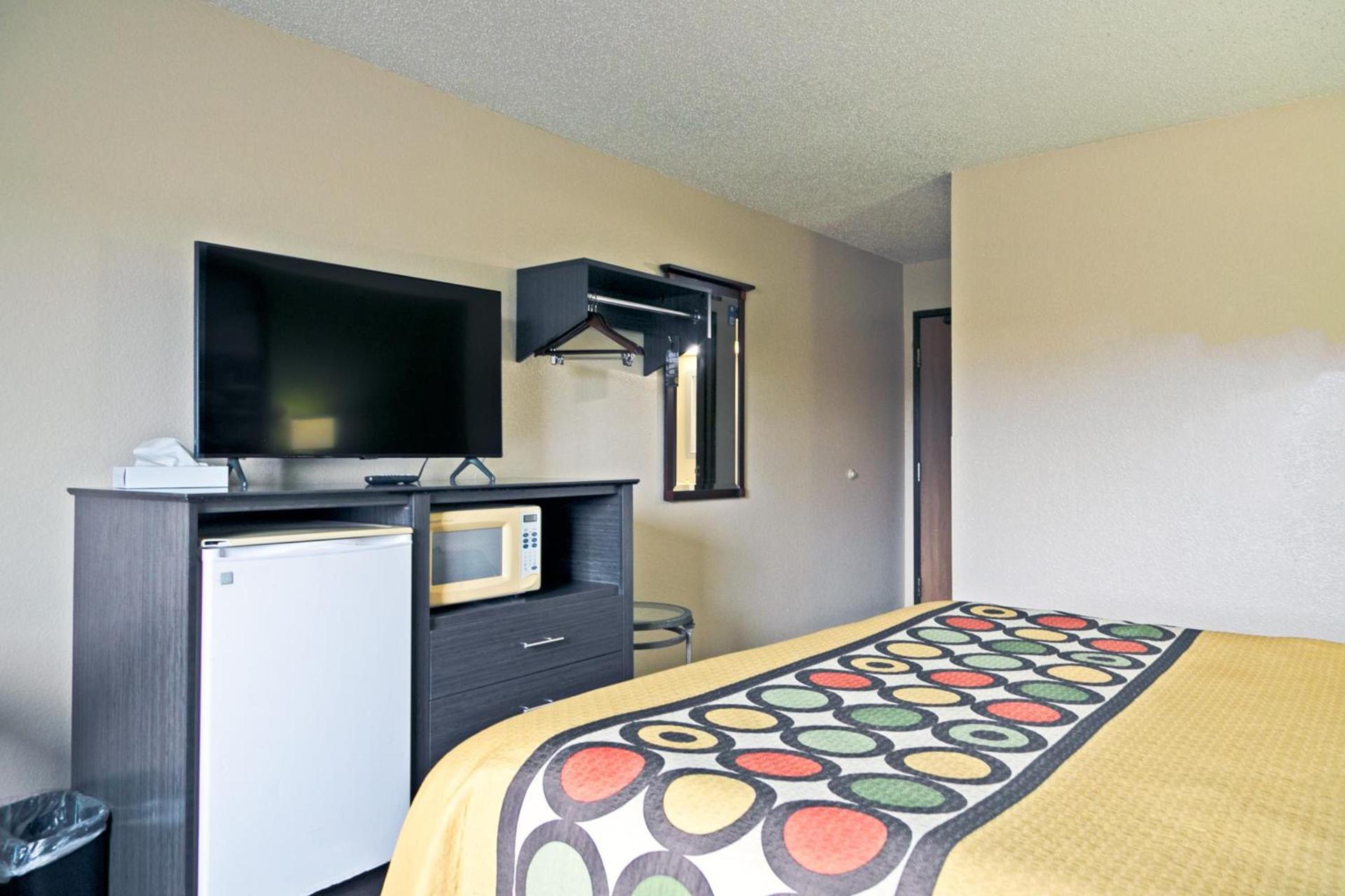 Super 8 by Wyndham Augusta Ft Eisenhower Area photo 21