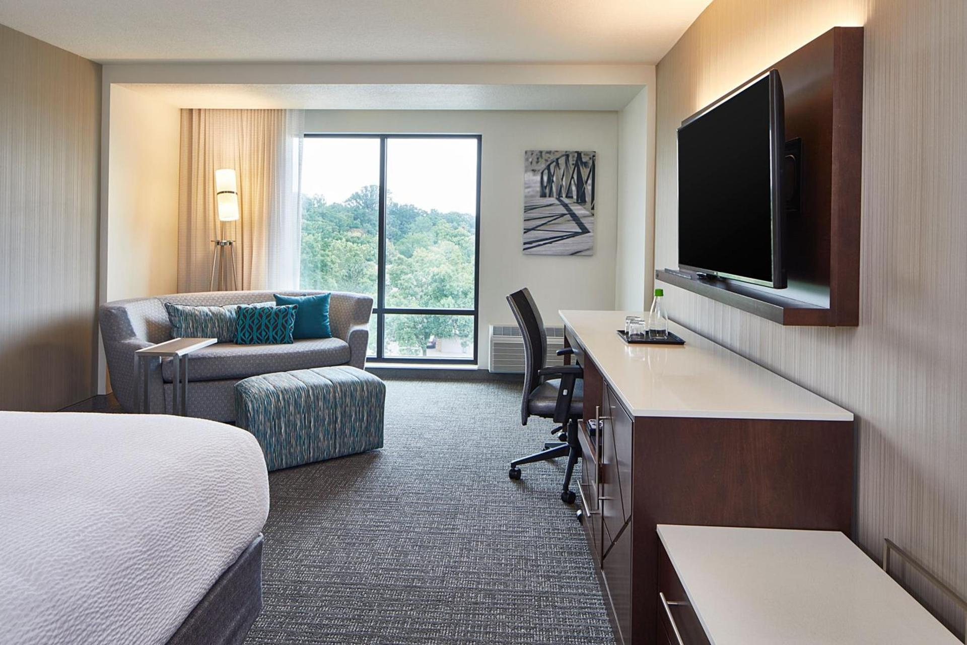 Courtyard by Marriott Minneapolis West photo 10
