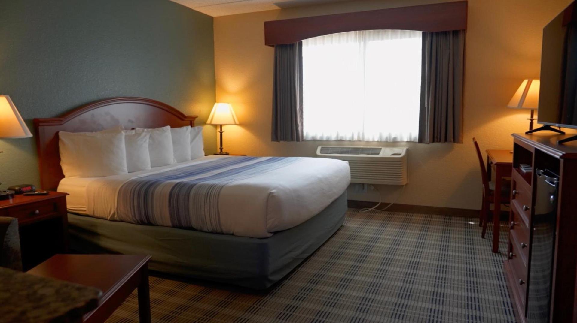 AmericInn by Wyndham Chippewa Falls photo 17