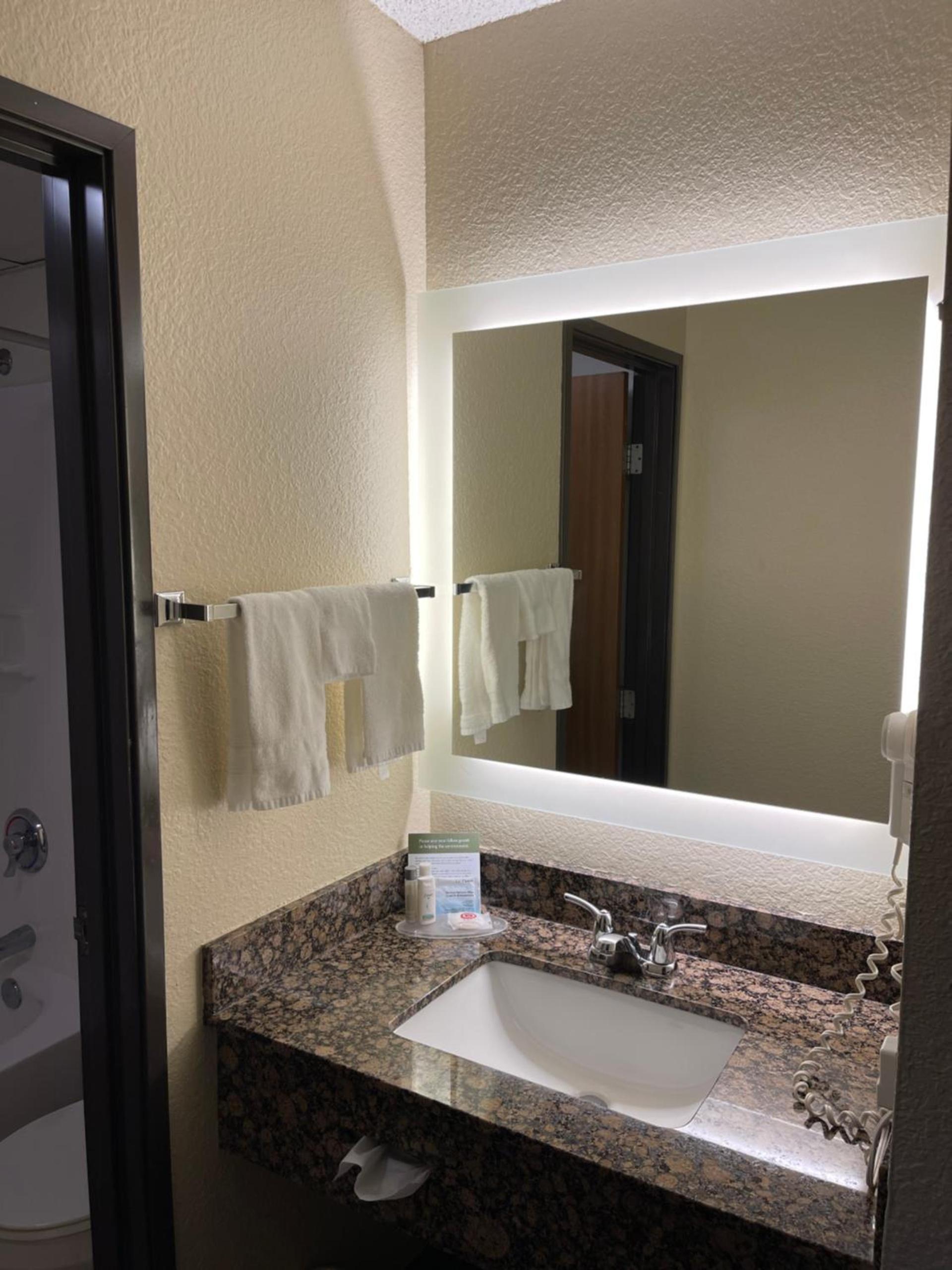 AmericInn by Wyndham Chippewa Falls photo 28