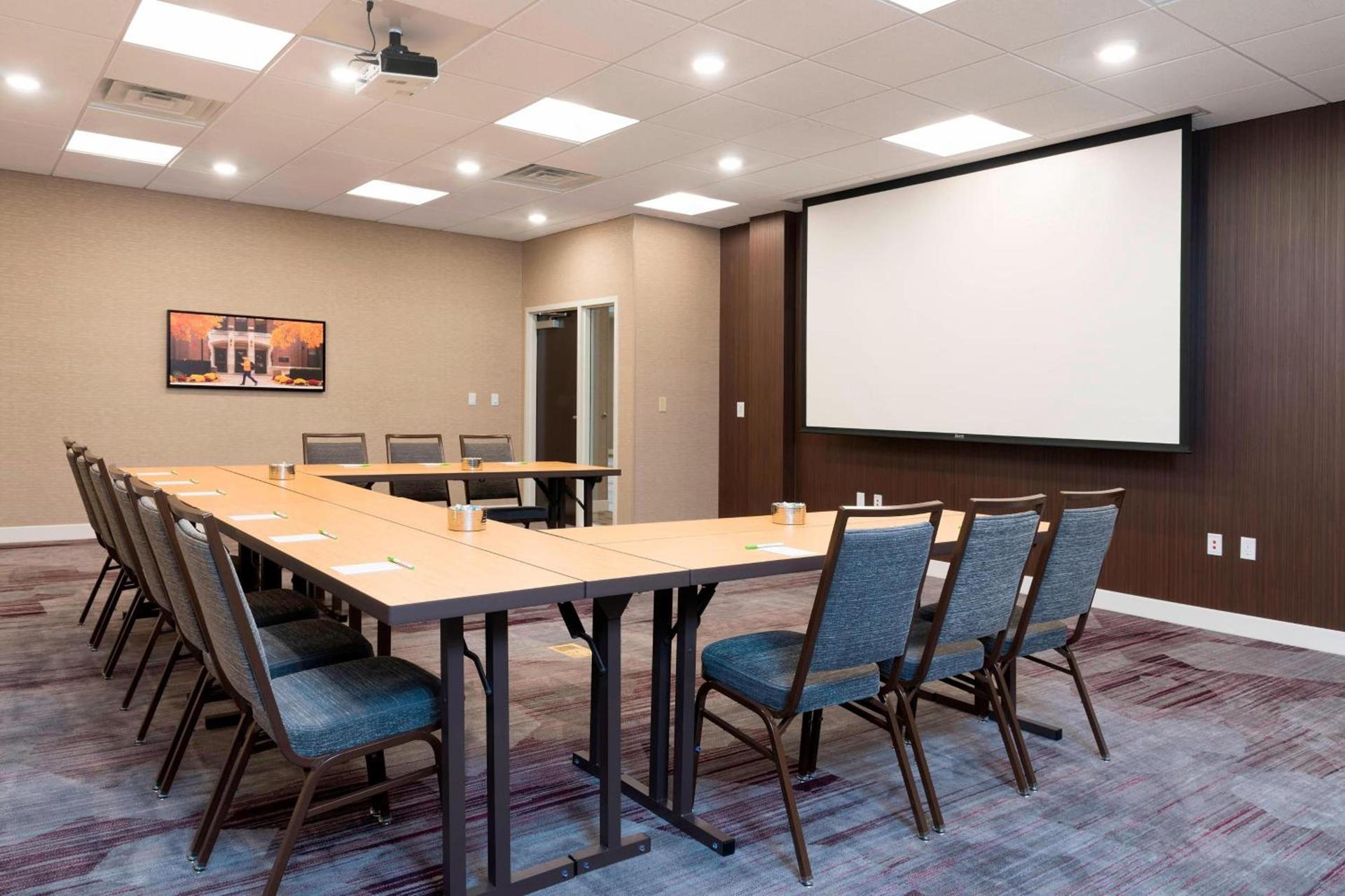 Courtyard by Marriott Mt. Pleasant at Central Michigan University photo 36