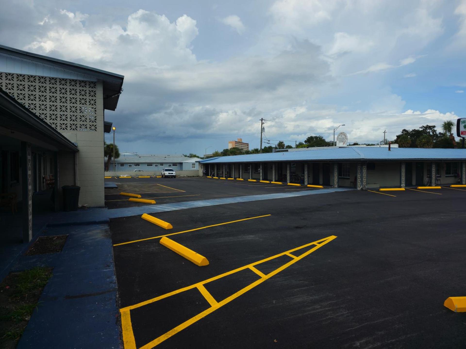 Three Oaks Motel - Titusville photo 5