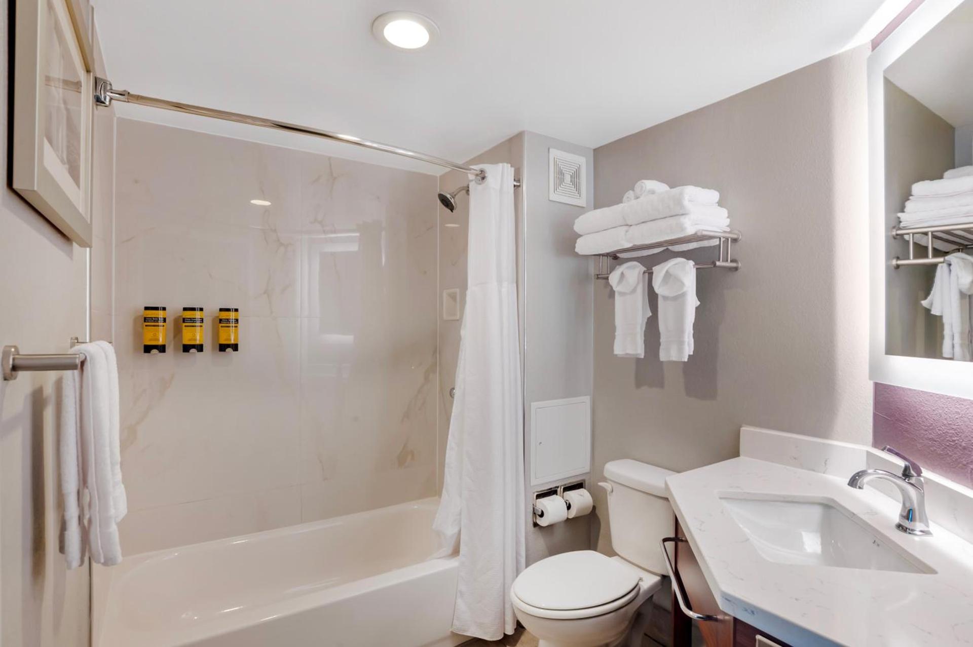 Best Western Plus Commerce Hotel photo 51