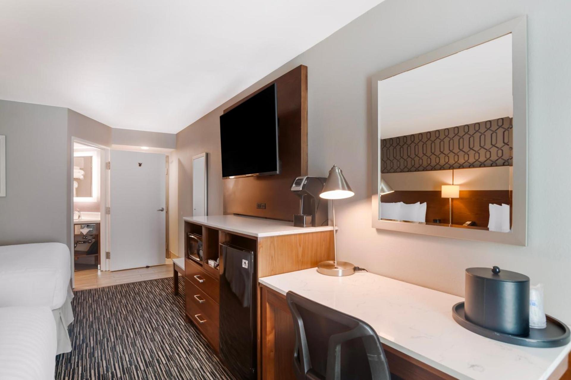Best Western Plus Commerce Hotel photo 56
