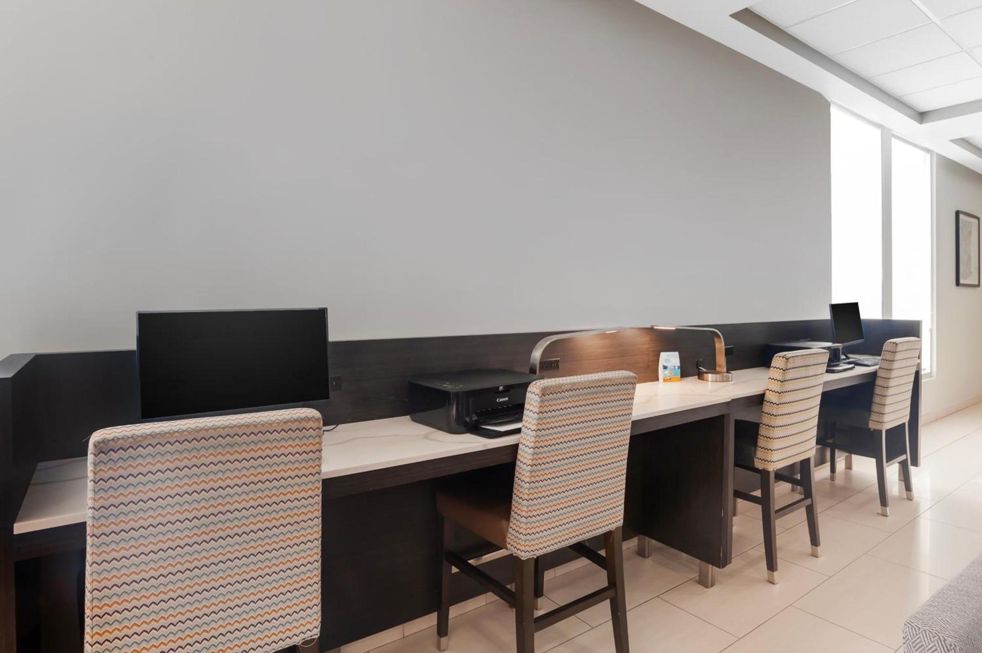 Best Western Plus Commerce Hotel photo 59