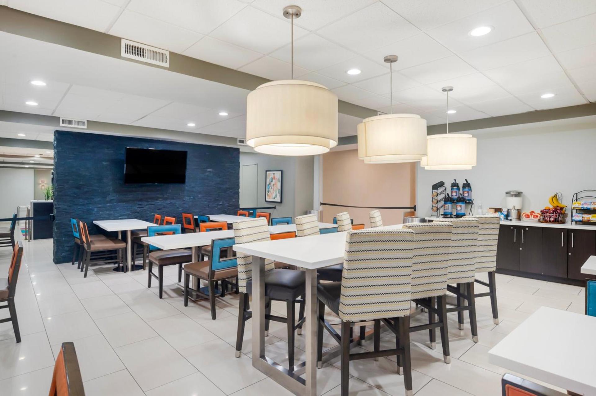 Best Western Plus Commerce Hotel photo 65